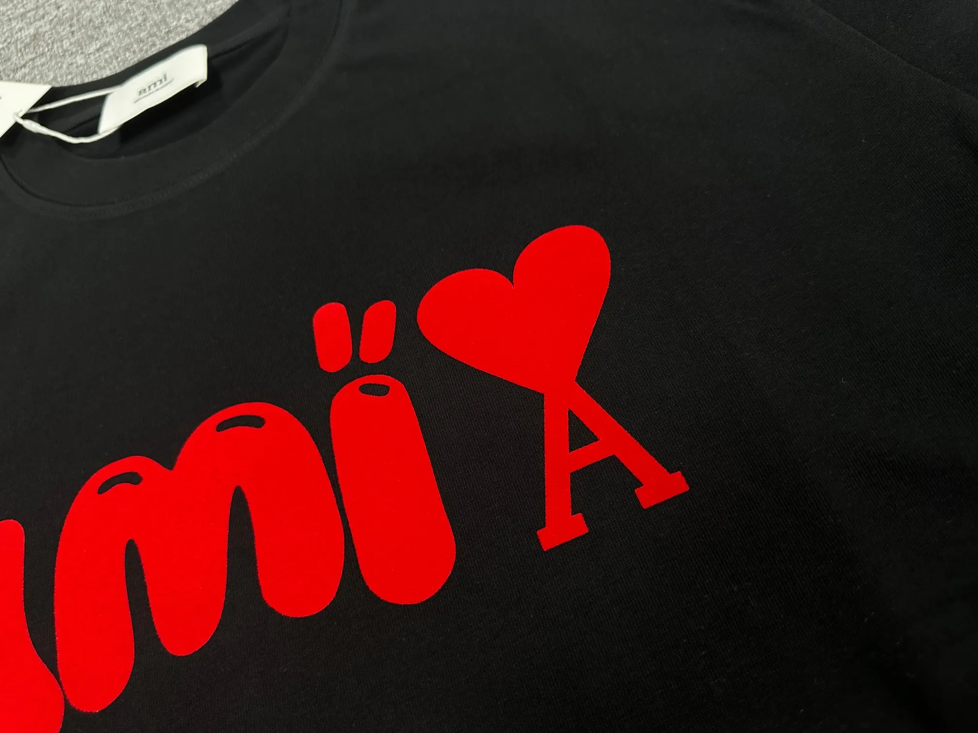 🅿️180 Ami Love 2025 Spring and Summer Style Classic and simple red flocking three-dimensional love letter personalized logo Customized double yarn plain cotton fabric Short-sleeved T-shirt Unisex Color: Black White Size: S (90-130 catties) M (120-150 catties) L (140-165 catties) XL (160-180 catties) XXL (180-210 pounds)
