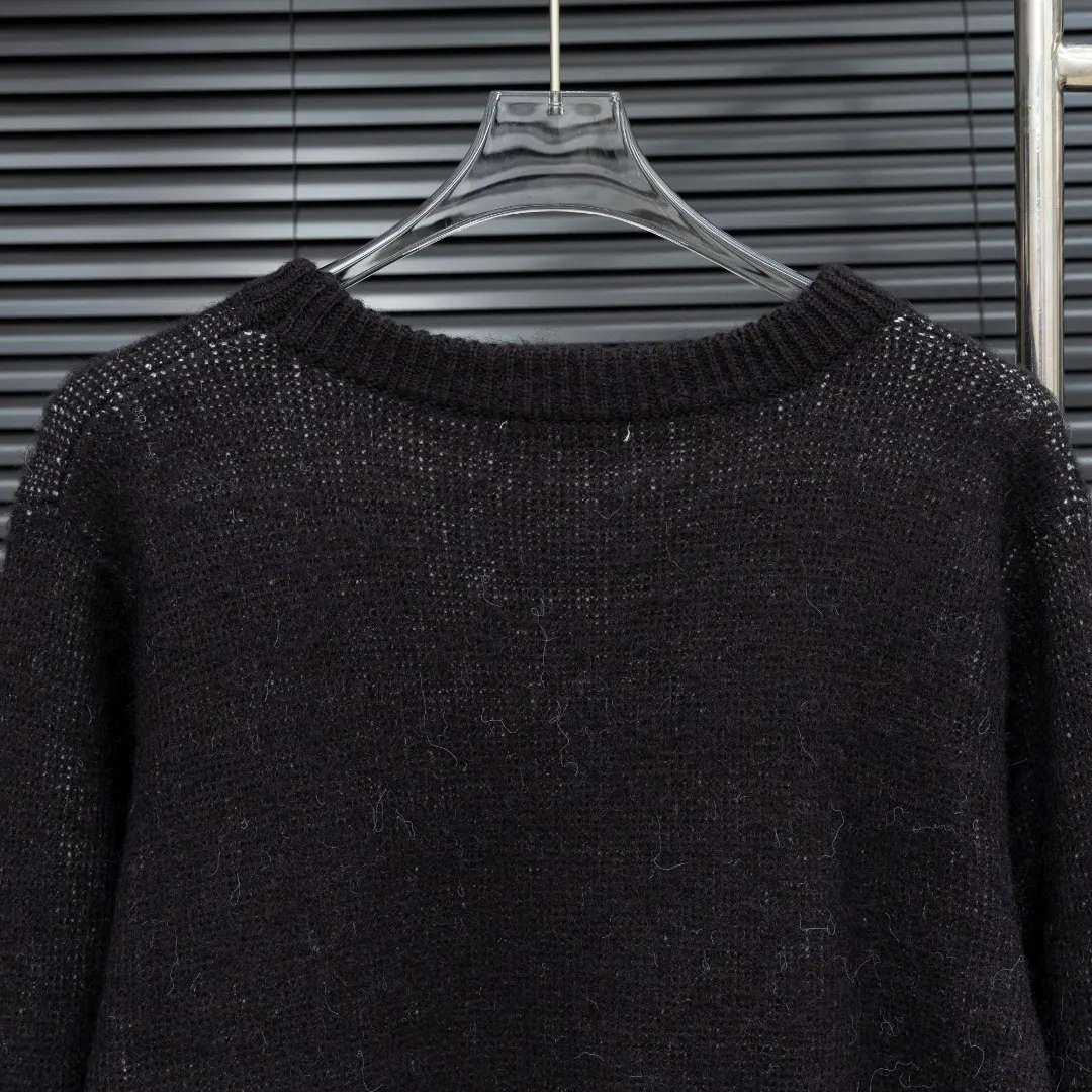 P300 Style: AMIRI seahorse M LOGO long-sleeved sweater Size: S-XXL Fabric: Wool blend Accessories: Full set of customized original accessories No gender distinction, same style for men and women