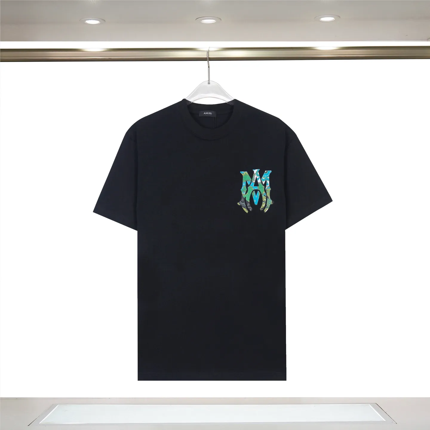 P122 889# "𝙉𝙚𝙬♈️ AMIRI" 🏖 25 autumn and winter new style, front and rear letter logo, white ink direct injection process, no touch short-sleeved T-shirt, made of 260g 32-count close double yarn cotton fabric, soft fabric.   Color: Black White Size: S M L XL XXL