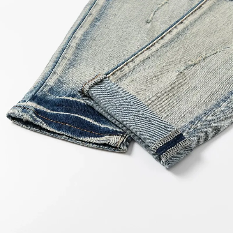 #N13 P246💰 (Top version) AMIRI hot high street jeans slim fit stretch washed knife cut trousers for men AMIRI amiri is transliterated as Emil, which is the name of the founder. Mike Amiri, the founder of amiri, grew up in Los Angeles, USA. He was influenced by local street culture and Punk Rock since childhood, so he founded the amiri brand named after himself. A variety of trendy clothing meets the needs of different trendy players. Amiri clothing has novel and unique styles and is a well-known street brand in the United States. The styles and styles of many clothes are loved by many street photographers. The various clothing styles meet the dressing needs of different people, show their unique temperament, and show the trend of dressing. amiri's jeans are relatively famous. Not only do they have many styles, but the quality of the jeans is also very good. Many celebrities have also worn amiri brand jeans. Color: Picture color Size: 28, 30, 32, 34, 36 28 30 32 34 36 Waist 71 76 81 86 91 Qianlang 26.5 27.5 28.5 29.5 30.5 Hou Lang 37 38 39 40 41 Foot 14 14.8 15.6 16.4 17.2 Foreign Minister 100 102 104 106 107