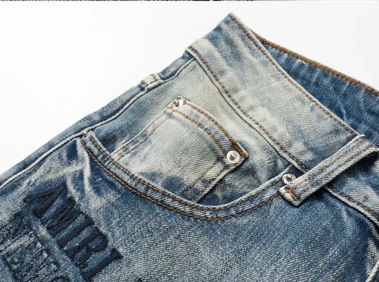 #N13 P246💰 (Top version) AMIRI hot high street jeans slim fit stretch washed knife cut trousers for men AMIRI amiri is transliterated as Emil, which is the name of the founder. Mike Amiri, the founder of amiri, grew up in Los Angeles, USA. He was influenced by local street culture and Punk Rock since childhood, so he founded the amiri brand named after himself. A variety of trendy clothing meets the needs of different trendy players. Amiri clothing has novel and unique styles and is a well-known street brand in the United States. The styles and styles of many clothes are loved by many street photographers. The various clothing styles meet the dressing needs of different people, show their unique temperament, and show the trend of dressing. amiri's jeans are relatively famous. Not only do they have many styles, but the quality of the jeans is also very good. Many celebrities have also worn amiri brand jeans. Color: Picture color Size: 28, 30, 32, 34, 36 28 30 32 34 36 Waist 71 76 81 86 91 Qianlang 26.5 27.5 28.5 29.5 30.5 Hou Lang 37 38 39 40 41 Foot 14 14.8 15.6 16.4 17.2 Foreign Minister 100 102 104 106 107