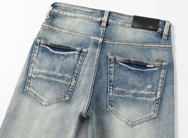 #N13 P246💰 (Top version) AMIRI hot high street jeans slim fit stretch washed knife cut trousers for men AMIRI amiri is transliterated as Emil, which is the name of the founder. Mike Amiri, the founder of amiri, grew up in Los Angeles, USA. He was influenced by local street culture and Punk Rock since childhood, so he founded the amiri brand named after himself. A variety of trendy clothing meets the needs of different trendy players. Amiri clothing has novel and unique styles and is a well-known street brand in the United States. The styles and styles of many clothes are loved by many street photographers. The various clothing styles meet the dressing needs of different people, show their unique temperament, and show the trend of dressing. amiri's jeans are relatively famous. Not only do they have many styles, but the quality of the jeans is also very good. Many celebrities have also worn amiri brand jeans. Color: Picture color Size: 28, 30, 32, 34, 36 28 30 32 34 36 Waist 71 76 81 86 91 Qianlang 26.5 27.5 28.5 29.5 30.5 Hou Lang 37 38 39 40 41 Foot 14 14.8 15.6 16.4 17.2 Foreign Minister 100 102 104 106 107