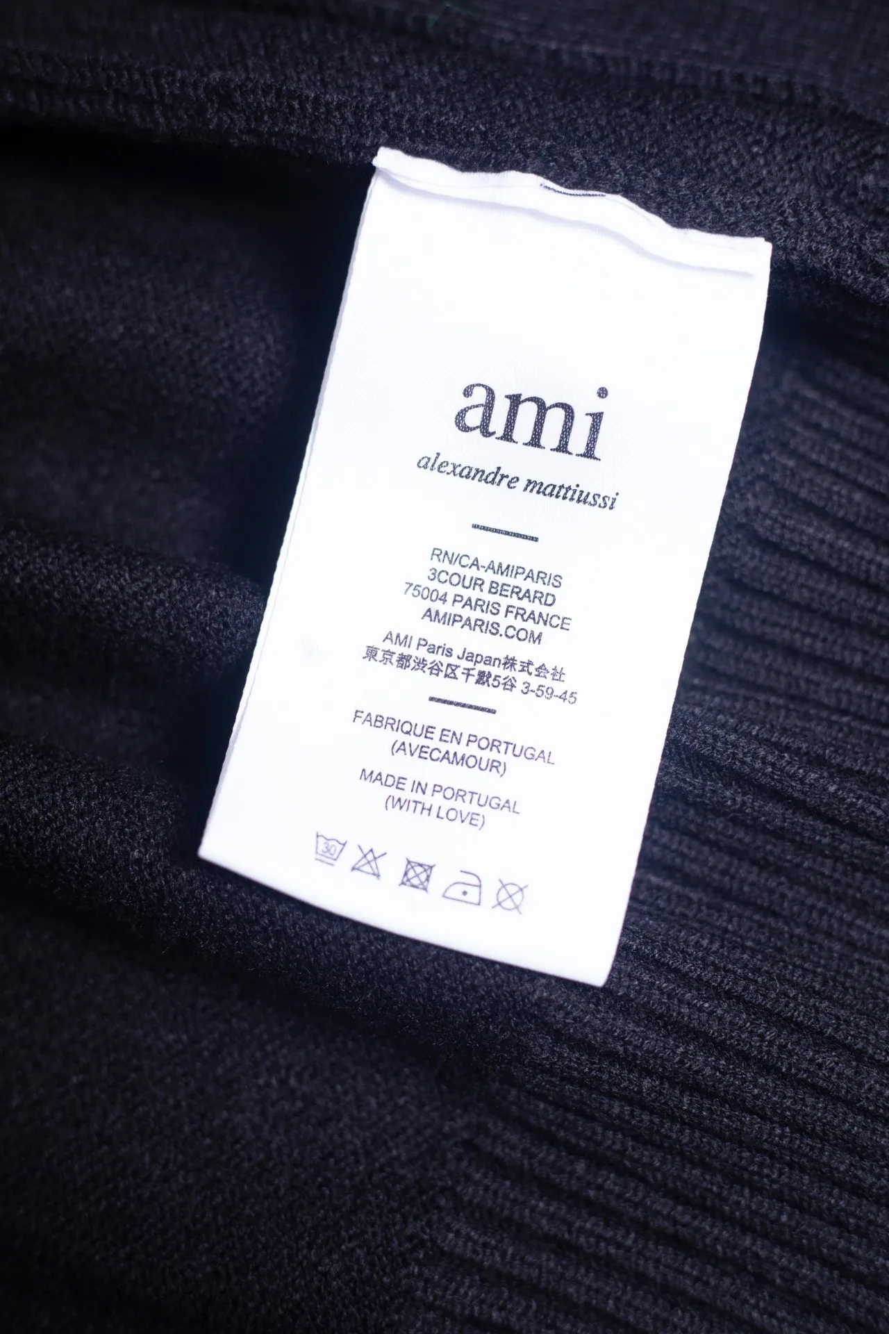 P186 Style No.: MQ802 AMI Classic Big Love Series Jacquard Cardigan Sweater Highest Version Supports Comparison Color: Black Red Heart, Size: S-XL