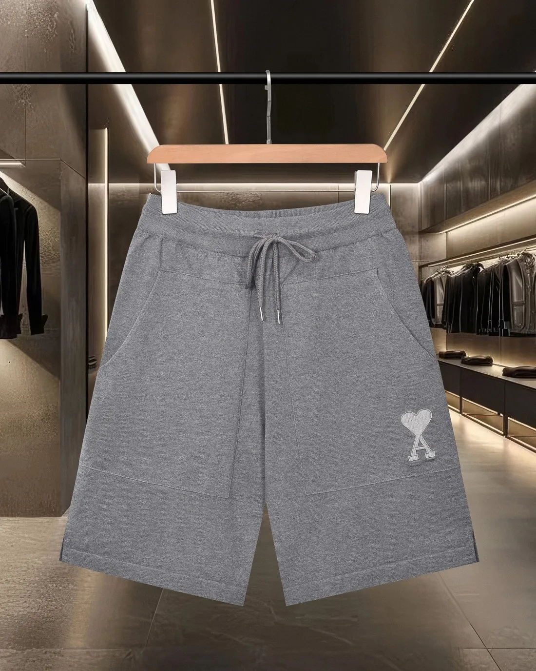 🅿️236 (shipped next day) Ami/Love Macaron ❤Logo embroidered casual sports shorts 2025ss official website new original fabric official same style shorts custom mesh sweater knitted fabric high-end version, counter customized fabric High breathability and comfort, precision production, impeccable detail processing, ✅customized logo engraved buttons, three labels complete. Brand element design concept reflects high quality. It feels delicate and soft! Presenting a casual cut, the upper body shape is great🐍Color: apricot gray blue and black Size: M-2XL