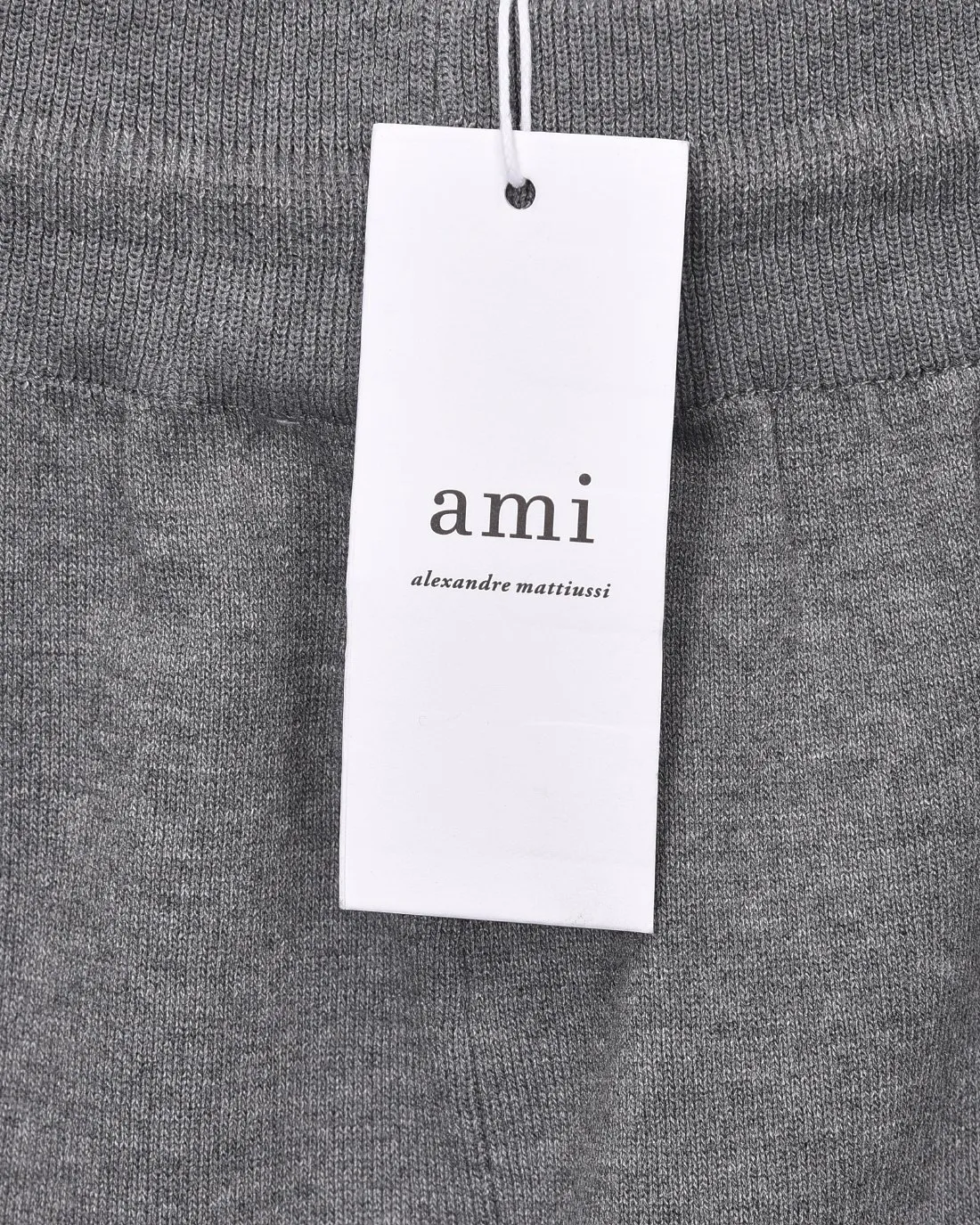 🅿️236 (shipped next day) Ami/Love Macaron ❤Logo embroidered casual sports shorts 2025ss official website new original fabric official same style shorts custom mesh sweater knitted fabric high-end version, counter customized fabric High breathability and comfort, precision production, impeccable detail processing, ✅customized logo engraved buttons, three labels complete. Brand element design concept reflects high quality. It feels delicate and soft! Presenting a casual cut, the upper body shape is great🐍Color: apricot gray blue and black Size: M-2XL