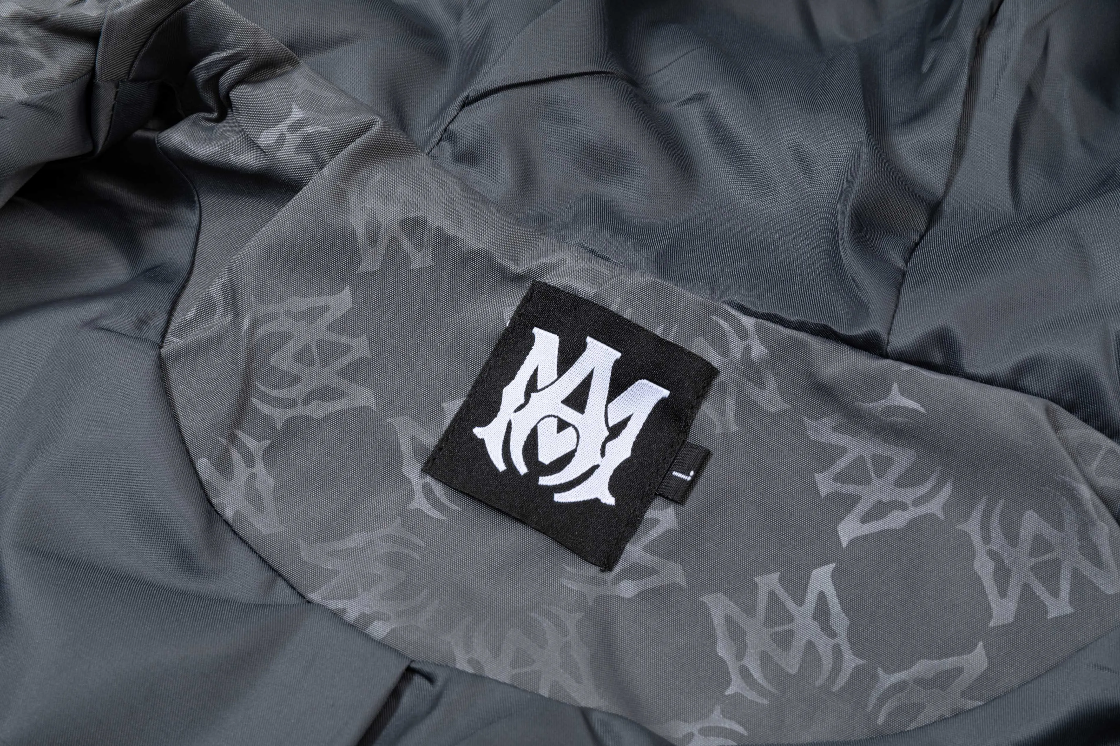 P320 2025 AMIRI... New style for autumn and winter Hardware Logo. High-quality hooded jacket. Mainly recommended version. Customized fabrics. Higher grade. High-density memory brushed lining. More fashionable and comfortable. High-standard customization. The upper body is very stylish. Classic and versatile. It can be matched with any fashion. The version is super good. It is recommended!  Color: Gray Black Size: M-4XL