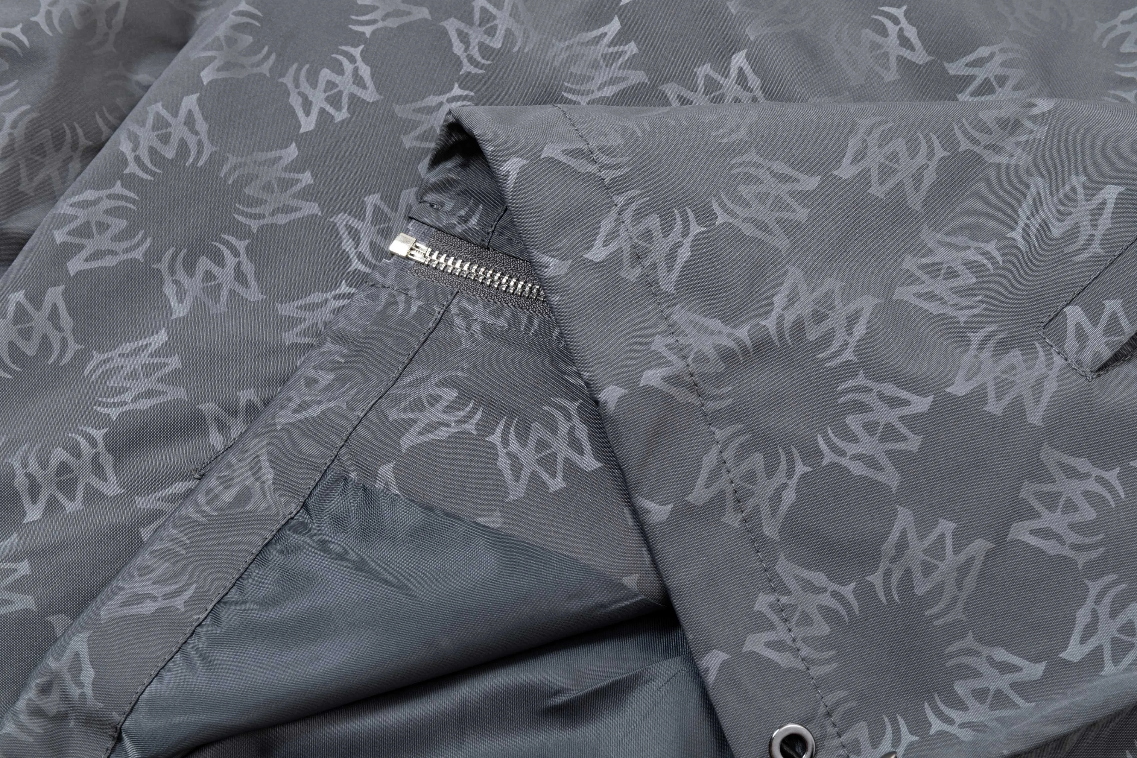 P320 2025 AMIRI... New style for autumn and winter Hardware Logo. High-quality hooded jacket. Mainly recommended version. Customized fabrics. Higher grade. High-density memory brushed lining. More fashionable and comfortable. High-standard customization. The upper body is very stylish. Classic and versatile. It can be matched with any fashion. The version is super good. It is recommended!  Color: Gray Black Size: M-4XL