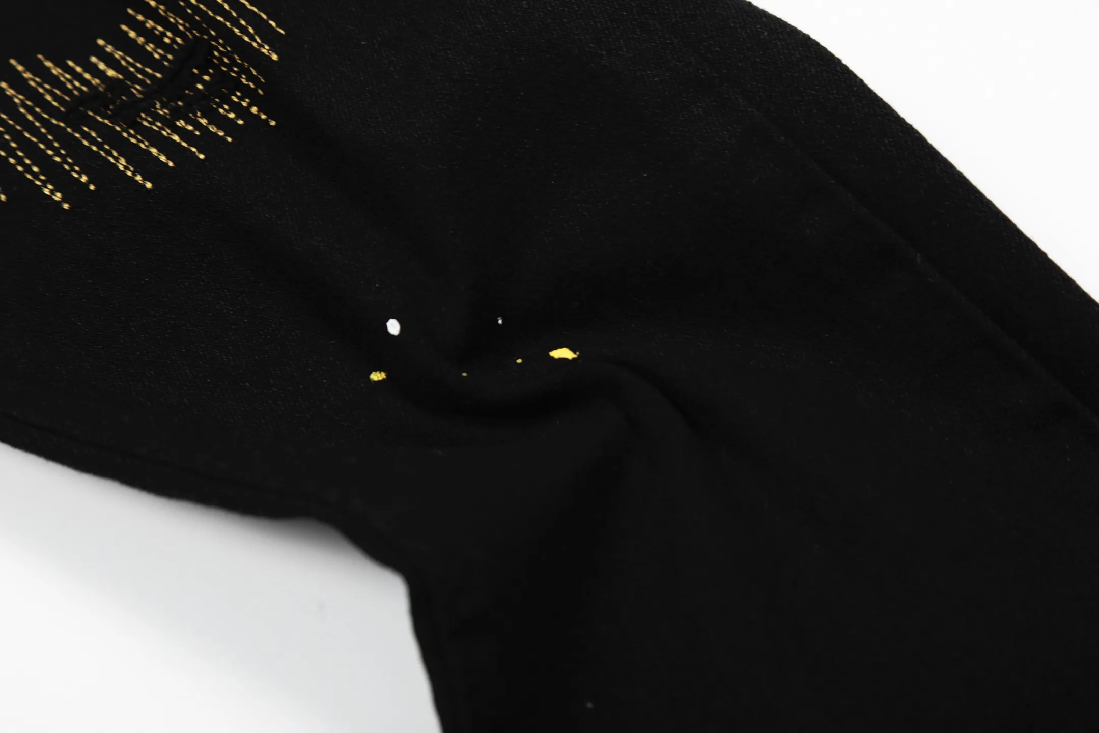 #M43 P168💰 Amiri classic diamond-encrusted ripped jeans and slim fit pants. Produced by a major washed factory. Full of high-end feel. Partial damage to the knees and leather design. Already used as a facade design. Leather waist nameplate. The focus of this style is not on washing, but on the shape and version of the damage. The secret lies in the craftsmanship of the master. The cost of post-production fraying, horse cutting, knife cutting, etc. These hand-made products are far beyond comparison with assembly line products. Color: Picture color Size: 30-32-34-36