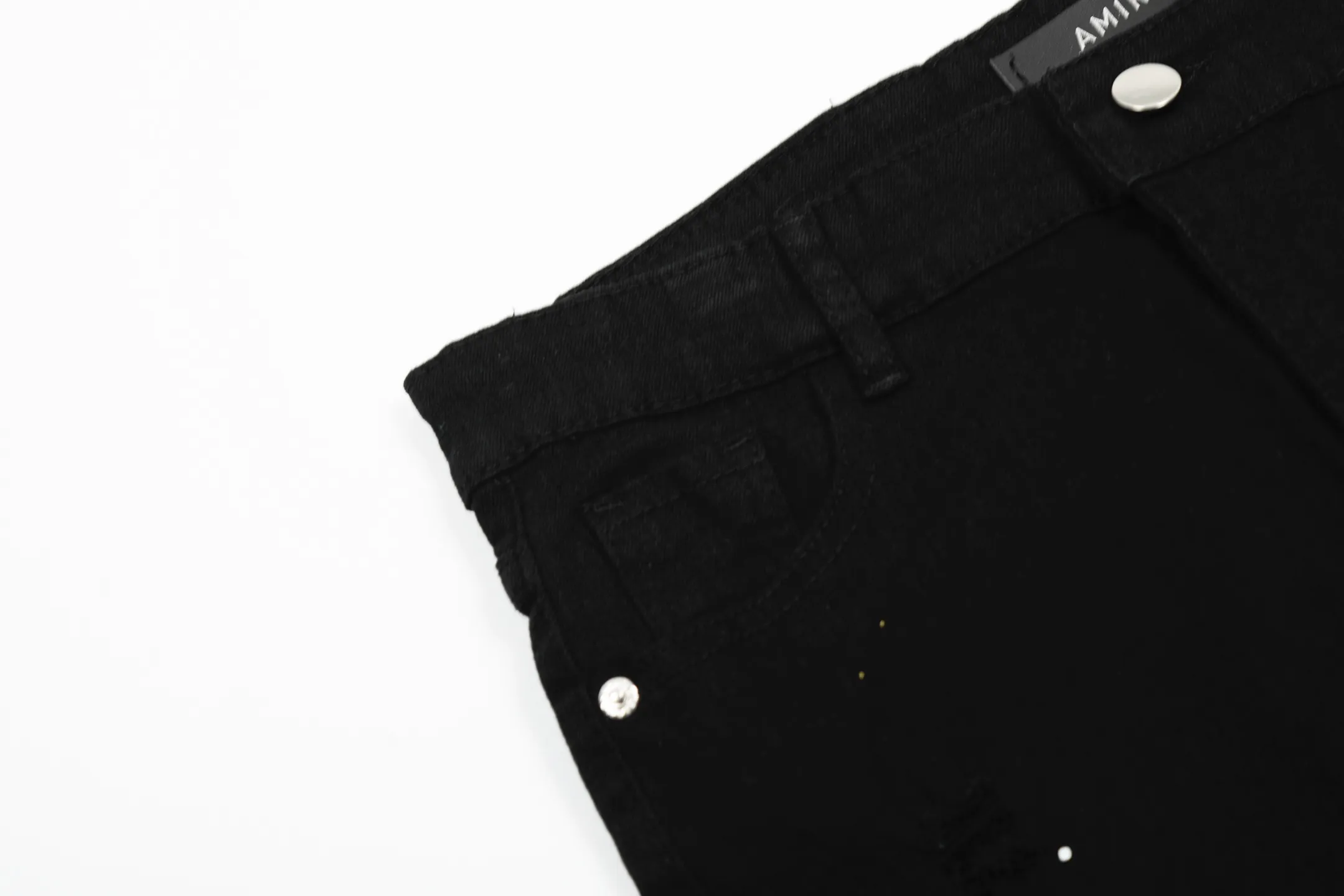 #M43 P168💰 Amiri classic diamond-encrusted ripped jeans and slim fit pants. Produced by a major washed factory. Full of high-end feel. Partial damage to the knees and leather design. Already used as a facade design. Leather waist nameplate. The focus of this style is not on washing, but on the shape and version of the damage. The secret lies in the craftsmanship of the master. The cost of post-production fraying, horse cutting, knife cutting, etc. These hand-made products are far beyond comparison with assembly line products. Color: Picture color Size: 30-32-34-36