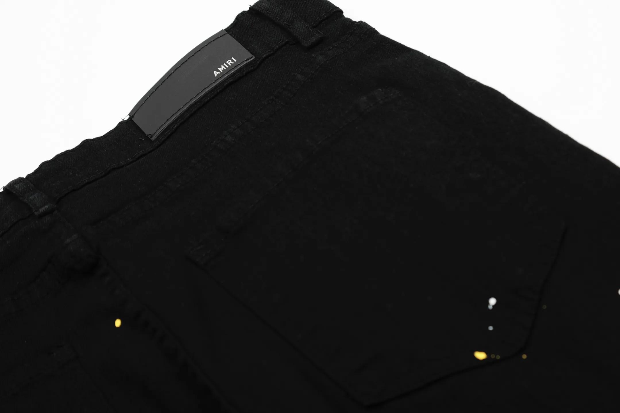 #M43 P168💰 Amiri classic diamond-encrusted ripped jeans and slim fit pants. Produced by a major washed factory. Full of high-end feel. Partial damage to the knees and leather design. Already used as a facade design. Leather waist nameplate. The focus of this style is not on washing, but on the shape and version of the damage. The secret lies in the craftsmanship of the master. The cost of post-production fraying, horse cutting, knife cutting, etc. These hand-made products are far beyond comparison with assembly line products. Color: Picture color Size: 30-32-34-36