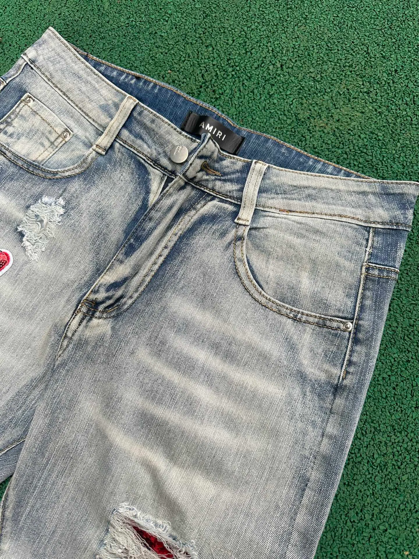 #N03 P186💰 AMIRI patch embroidery jeans trousers AMIRI high street basic ripped tight elastic jeans trousers amiri brand jeans break the production process and cutting of the original jeans, the fabrics are softer and more comfortable Hand-sewn collar label Customized logo buttons Genuine leather tag Color: Picture color Size: 30-32-34-36