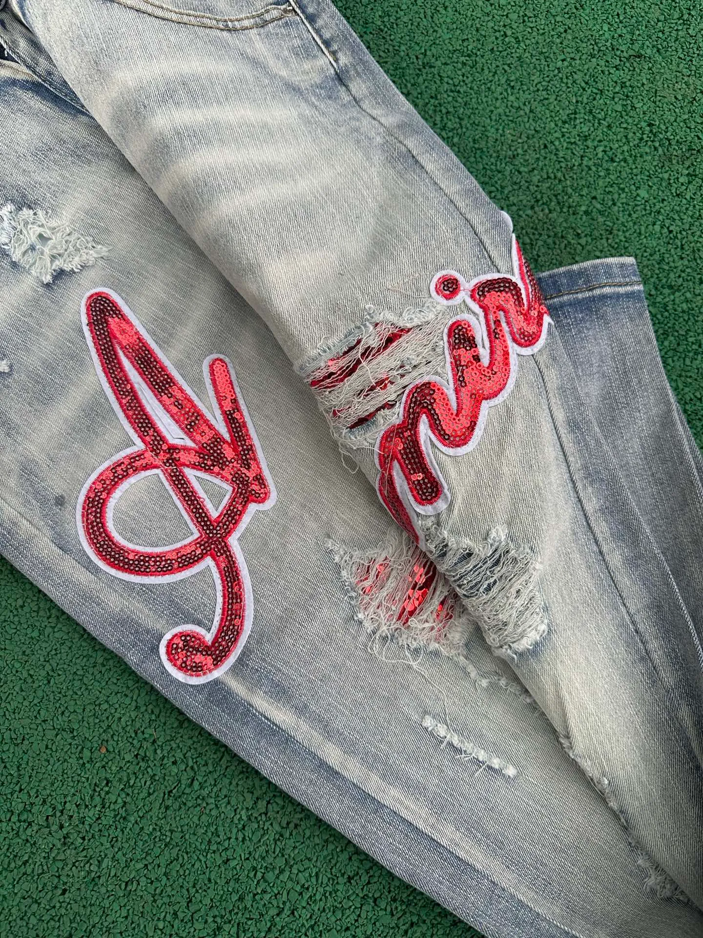 #N03 P186💰 AMIRI patch embroidery jeans trousers AMIRI high street basic ripped tight elastic jeans trousers amiri brand jeans break the production process and cutting of the original jeans, the fabrics are softer and more comfortable Hand-sewn collar label Customized logo buttons Genuine leather tag Color: Picture color Size: 30-32-34-36