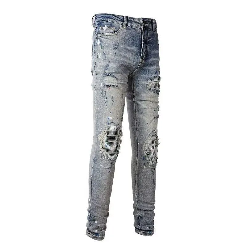 P166 Top replica AMIRI splash-ink medal patch embroidered jeans trousers AMIRI high street basic ripped tight stretch jeans trousers Amiriamiri is transliterated as Emil, which is the name of the founder. Mike Amiri, the founder of amiri, grew up in Los Angeles, USA. He was influenced by the local street culture Rock since childhood, so he founded the amiri brand named after himself. A variety of fashion brand clothing meets the needs of different fashion players. Amiri clothing has novel and unique styles and is a well-known street brand in the United States. Many of its styles and styles are loved by many street photographers. Various clothing styles meet the needs of different people, show their unique temperament, and show the trend of dressing. amiri's jeans are relatively famous. Not only do they have many styles, but the quality of the jeans is also very good. Many celebrities have also worn amiri brand jeans.  The jeans of the amiri brand break through the production process and cutting of the original jeans. The fabrics are relatively soft and comfortable, and are not as hard as some jeans, which can irritate the skin and cause the skin to bleed when worn. Los Angeles trendy brand Amiri's jeans are made with great detail from tailoring to texture, adding wrinkles, bullet holes, damage and other details to add to the trendiness of the jeans. You can choose the style that suits you according to your own needs. Only when you wear a suitable style can you have a certain sense of fashion.  In recent years, high street has become a word that appears more and more frequently in men's clothing. High street style has also become an important direction for everyone's matching. High street related items are basically inseparable from oversize or off-shoulder tops. The lower body is matched with trackpants or tight-fitting denim. In my opinion, the most representative one is perhaps annihilation. Color; picture color Size: m l xl xxl