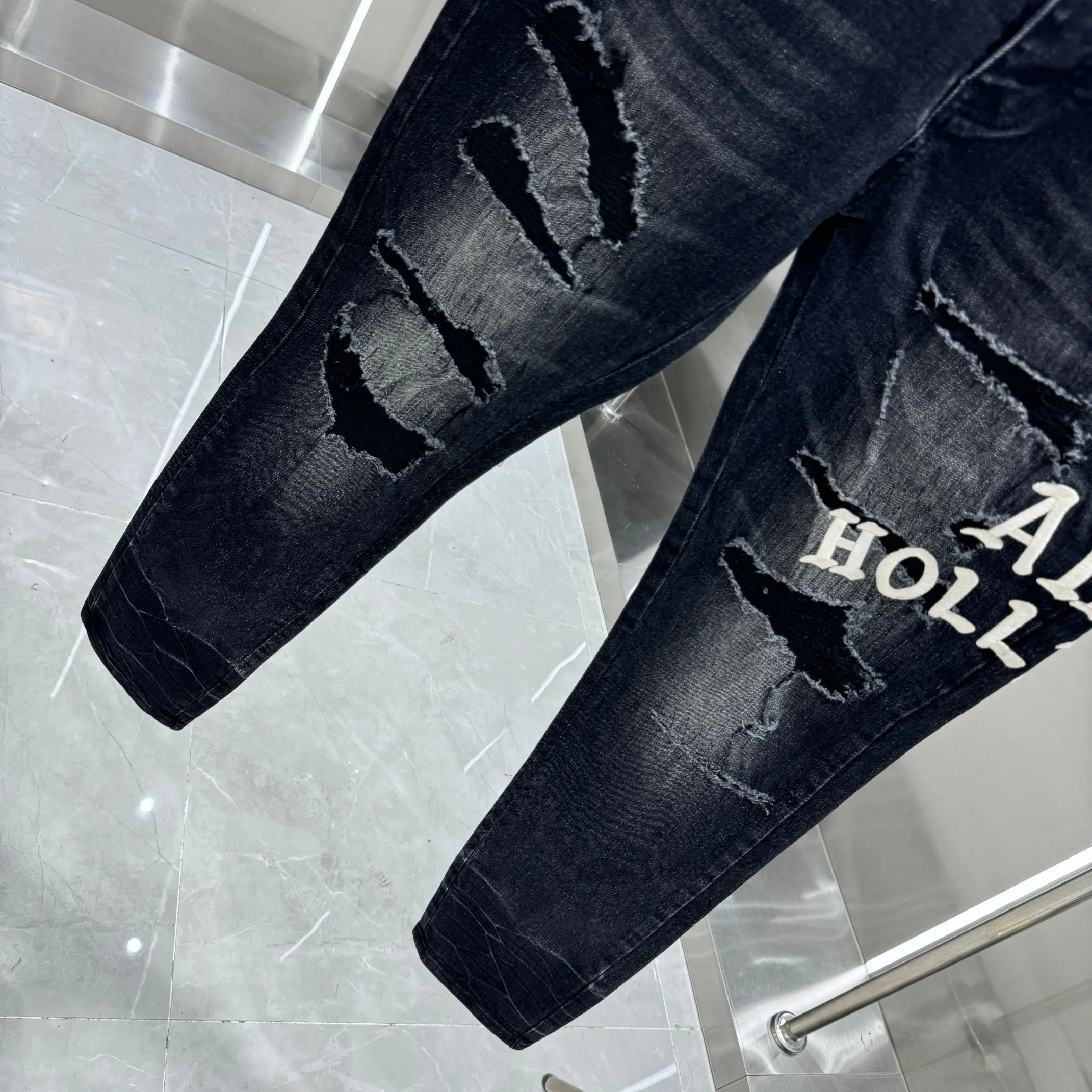 P290 Amiri ripped embroidery pattern craft street fashion slim fit stretch jeans Color Black Size 30 32 34 36 38