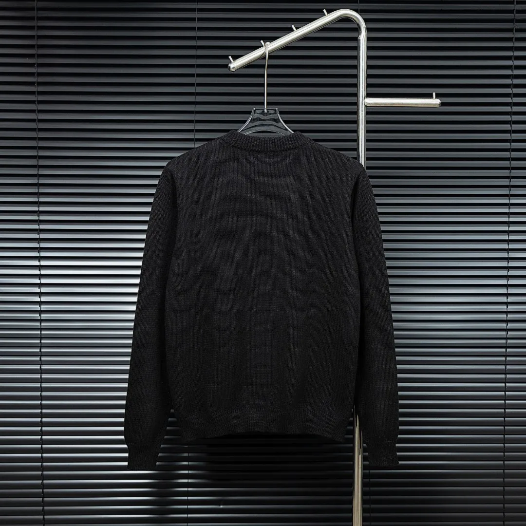P290 Style: AMIRI high-density embroidered long-sleeved sweater Size: S-XXL Fabric: Wool blend Accessories: Full set of customized original accessories No gender distinction, same style for men and women