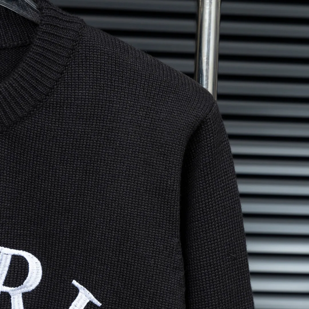 P290 Style: AMIRI high-density embroidered long-sleeved sweater Size: S-XXL Fabric: Wool blend Accessories: Full set of customized original accessories No gender distinction, same style for men and women