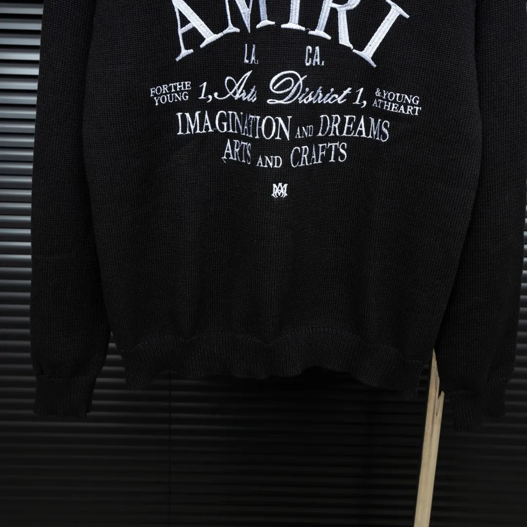 P290 Style: AMIRI high-density embroidered long-sleeved sweater Size: S-XXL Fabric: Wool blend Accessories: Full set of customized original accessories No gender distinction, same style for men and women