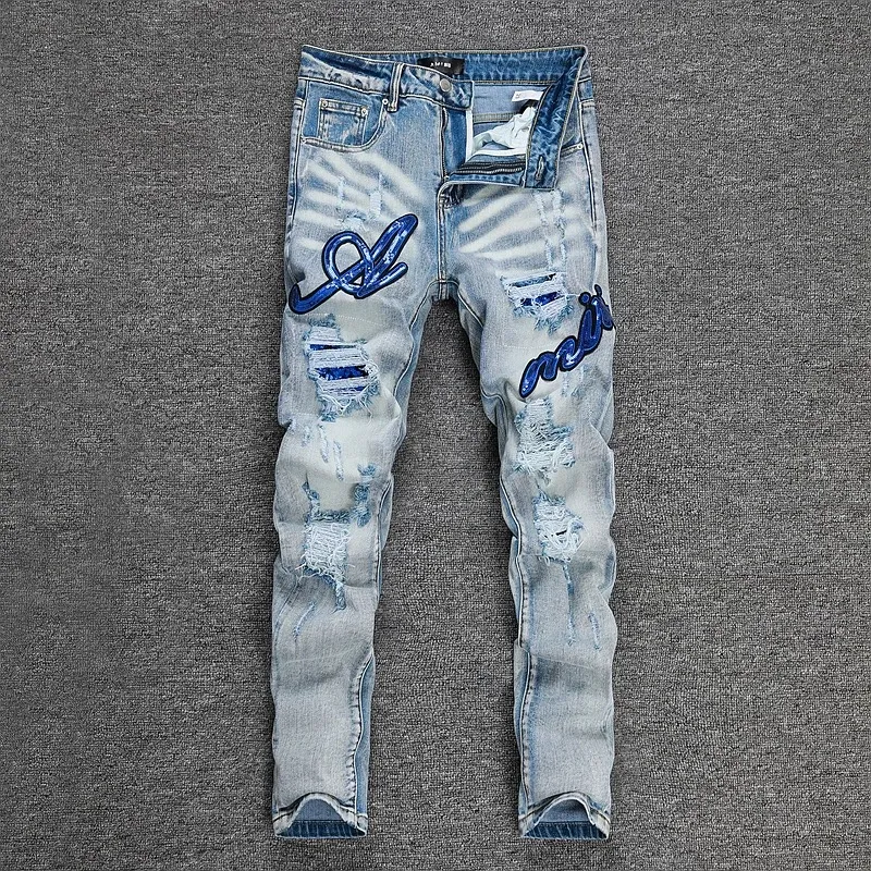 P246 💰 (Top version) AMIRI popular high street jeans slim fit stretch washed knife cut trousers for men. AMIRI amiri is transliterated as Emil, which is the name of the founder. Mike Amiri, the founder of amiri, grew up in Los Angeles, USA. He was influenced by local street culture and Punk Rock since childhood, so he founded the amiri brand named after himself. A variety of trendy clothing meets the needs of different fashion players. Amiri clothing has novel and unique styles and is a well-known street brand in the United States. The styles and styles of many clothes are loved by many street photographers. The various clothing styles meet the dressing needs of different people, show their unique temperament, and show the trend of dressing. amiri's jeans are relatively famous. Not only do they have many styles, but the quality of the jeans is also very good. Many celebrities have also worn amiri brand jeans. Color: Picture color Size: 28, 30, 32, 34, 36 28 30 32 34 36 Waist 71 76 81 86 91 Qianlang 26.5 27.5 28.5 29.5 30.5 Hou Lang 37 38 39 40 41 Foot 14 14.8 15.6 16.4 17.2 Foreign Minister 100 102 104 106 107