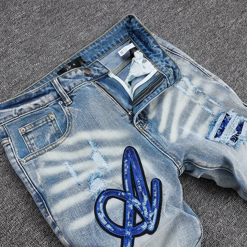 P246 💰 (Top version) AMIRI popular high street jeans slim fit stretch washed knife cut trousers for men. AMIRI amiri is transliterated as Emil, which is the name of the founder. Mike Amiri, the founder of amiri, grew up in Los Angeles, USA. He was influenced by local street culture and Punk Rock since childhood, so he founded the amiri brand named after himself. A variety of trendy clothing meets the needs of different fashion players. Amiri clothing has novel and unique styles and is a well-known street brand in the United States. The styles and styles of many clothes are loved by many street photographers. The various clothing styles meet the dressing needs of different people, show their unique temperament, and show the trend of dressing. amiri's jeans are relatively famous. Not only do they have many styles, but the quality of the jeans is also very good. Many celebrities have also worn amiri brand jeans. Color: Picture color Size: 28, 30, 32, 34, 36 28 30 32 34 36 Waist 71 76 81 86 91 Qianlang 26.5 27.5 28.5 29.5 30.5 Hou Lang 37 38 39 40 41 Foot 14 14.8 15.6 16.4 17.2 Foreign Minister 100 102 104 106 107