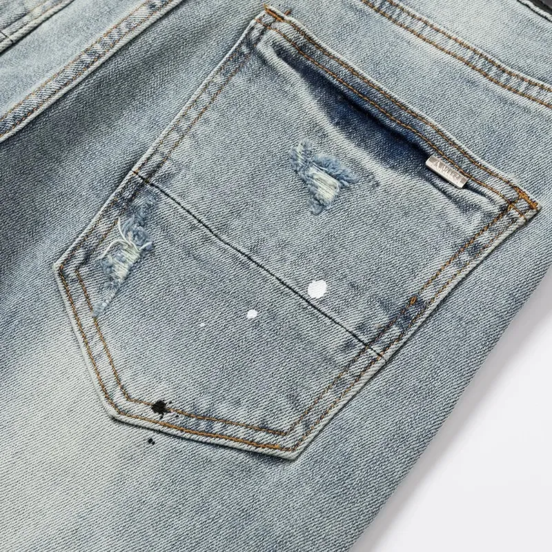 #N24 P246💰 (Top version) AMIRI hot high street jeans slim fit stretch washed knife cut trousers men's fashion AMIRI amiri is transliterated as Emil, which is the name of the founder. Mike Amiri, the founder of amiri, grew up in Los Angeles, USA. He was influenced by local street culture and Punk Rock since childhood, so he founded the amiri brand named after himself. A variety of trendy clothing meets the needs of different trendy players. Amiri clothing has novel and unique styles and is a well-known street brand in the United States. The styles and styles of many clothes are loved by many street photographers. The various clothing styles meet the dressing needs of different people, show their unique temperament, and show the trend of dressing. amiri's jeans are relatively famous. Not only do they have many styles, but the quality of the jeans is also very good. Many celebrities have also worn amiri brand jeans. Color: Picture color Size: 28, 30, 32, 34, 36 28 30 32 34 36 Waist 71 76 81 86 91 Qianlang 26.5 27.5 28.5 29.5 30.5 Hou Lang 37 38 39 40 41 Foot 14 14.8 15.6 16.4 17.2 Foreign Minister 100 102 104 106 107