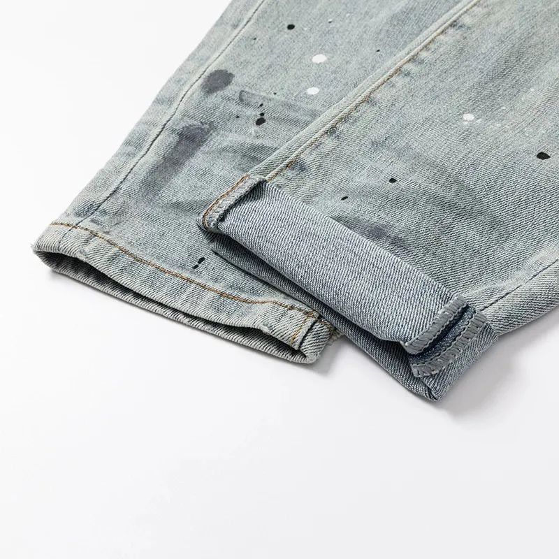 #N24 P246💰 (Top version) AMIRI hot high street jeans slim fit stretch washed knife cut trousers men's fashion AMIRI amiri is transliterated as Emil, which is the name of the founder. Mike Amiri, the founder of amiri, grew up in Los Angeles, USA. He was influenced by local street culture and Punk Rock since childhood, so he founded the amiri brand named after himself. A variety of trendy clothing meets the needs of different trendy players. Amiri clothing has novel and unique styles and is a well-known street brand in the United States. The styles and styles of many clothes are loved by many street photographers. The various clothing styles meet the dressing needs of different people, show their unique temperament, and show the trend of dressing. amiri's jeans are relatively famous. Not only do they have many styles, but the quality of the jeans is also very good. Many celebrities have also worn amiri brand jeans. Color: Picture color Size: 28, 30, 32, 34, 36 28 30 32 34 36 Waist 71 76 81 86 91 Qianlang 26.5 27.5 28.5 29.5 30.5 Hou Lang 37 38 39 40 41 Foot 14 14.8 15.6 16.4 17.2 Foreign Minister 100 102 104 106 107