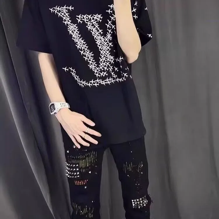 #M43 P168💰 Amiri classic diamond-encrusted ripped jeans and slim fit pants. Produced by a major washed factory. Full of high-end feel. Partial damage to the knees and leather design. Already used as a facade design. Leather waist nameplate. The focus of this style is not on washing, but on the shape and version of the damage. The secret lies in the craftsmanship of the master. The cost of post-production fraying, horse cutting, knife cutting, etc. These hand-made products are far beyond comparison with assembly line products. Color: Picture color Size: 30-32-34-36