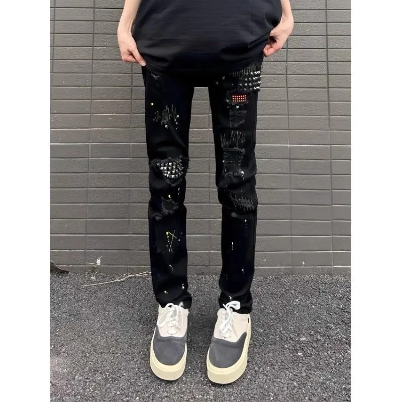 #M43 P168💰 Amiri classic diamond-encrusted ripped jeans and slim fit pants. Produced by a major washed factory. Full of high-end feel. Partial damage to the knees and leather design. Already used as a facade design. Leather waist nameplate. The focus of this style is not on washing, but on the shape and version of the damage. The secret lies in the craftsmanship of the master. The cost of post-production fraying, horse cutting, knife cutting, etc. These hand-made products are far beyond comparison with assembly line products. Color: Picture color Size: 30-32-34-36