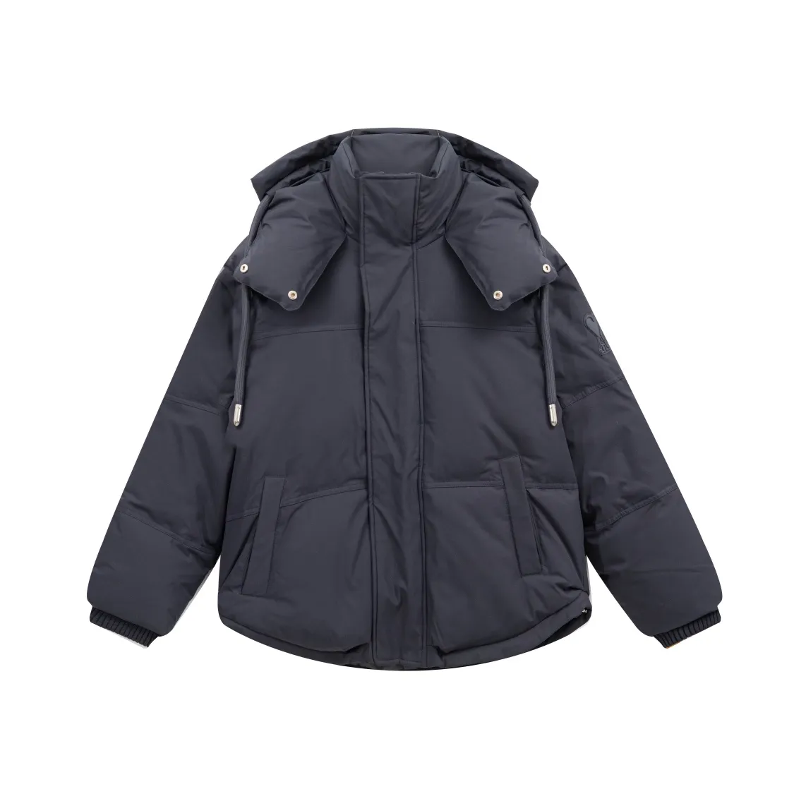 ami paris 22 winter small love solid color down jacket, original order from European trading company, original mold opening, extreme details, unique double-layer lightweight bonded nylon fabric, carefully crafted, windproof, waterproof, highly breathable, warm, elastic and wear-resistant. It is a multi-functional fabric. The lining is made of fine and dense renewable microfiber fabric. It feels light and soft and has a delicate texture. The down has excellent loft. You can also feel its loft through real photos. 800 fill power, filled with 90% white duck down. The down filling is very full, the highest version. Color: black, white, dark gray, orange. Size: S-XL (size specifications are consistent with G Net)