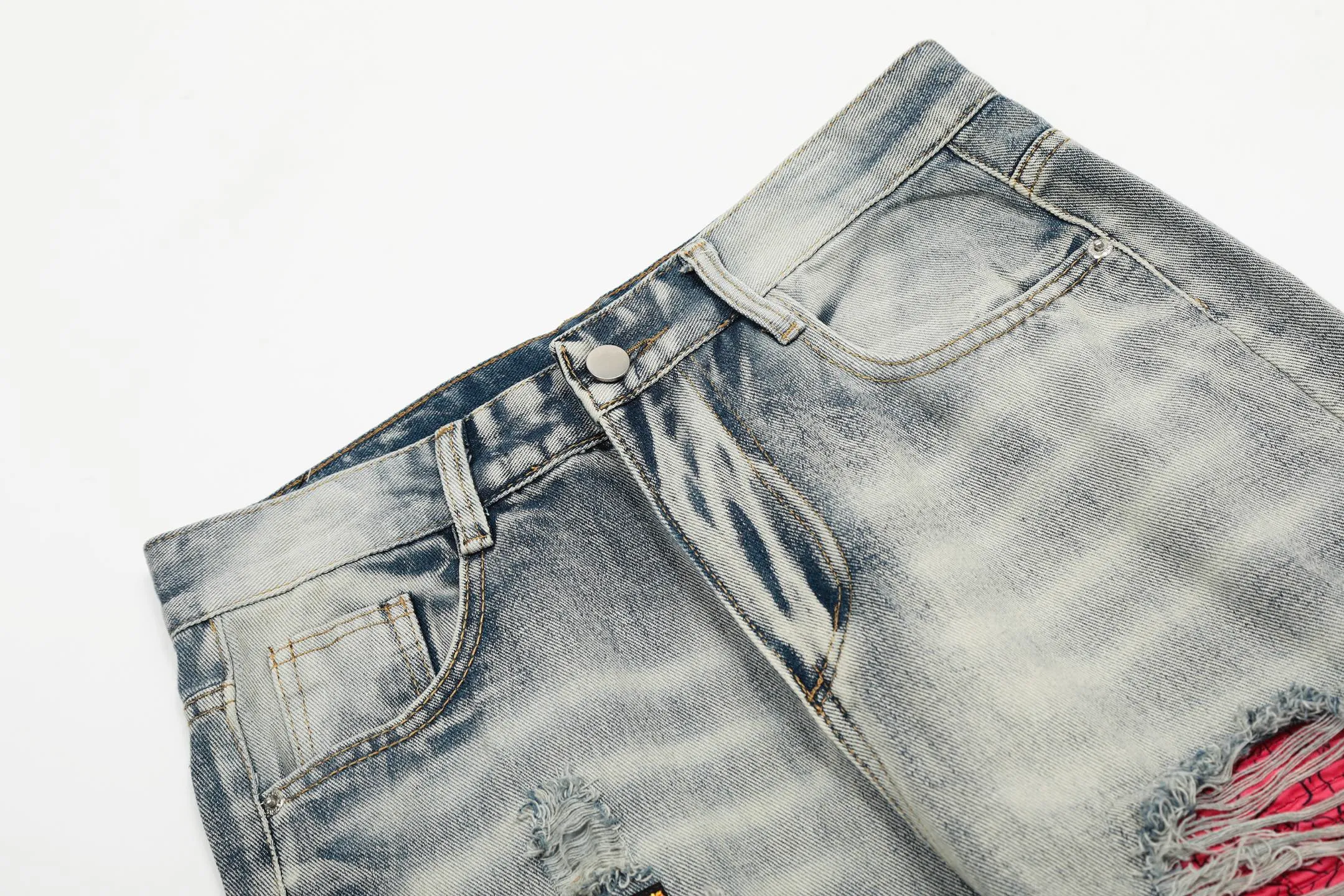 #M29 P168💰 Amiri’s classic embroidered patched leather ripped letter jeans. Slim fit jeans. Produced by a major washed factory. Full of high-end. Partial destruction of the knees with leather patch design. Already used as a facade design. Leather waist nameplate. The focus of this style is not on the washing, but on the destroyed shape and version. The secret lies in the craftsmanship of the master. The cost of post-processing, grinding, cutting, etc. is far beyond the cost of assembly line products. Color: Picture color Size: 30-32-34-36
