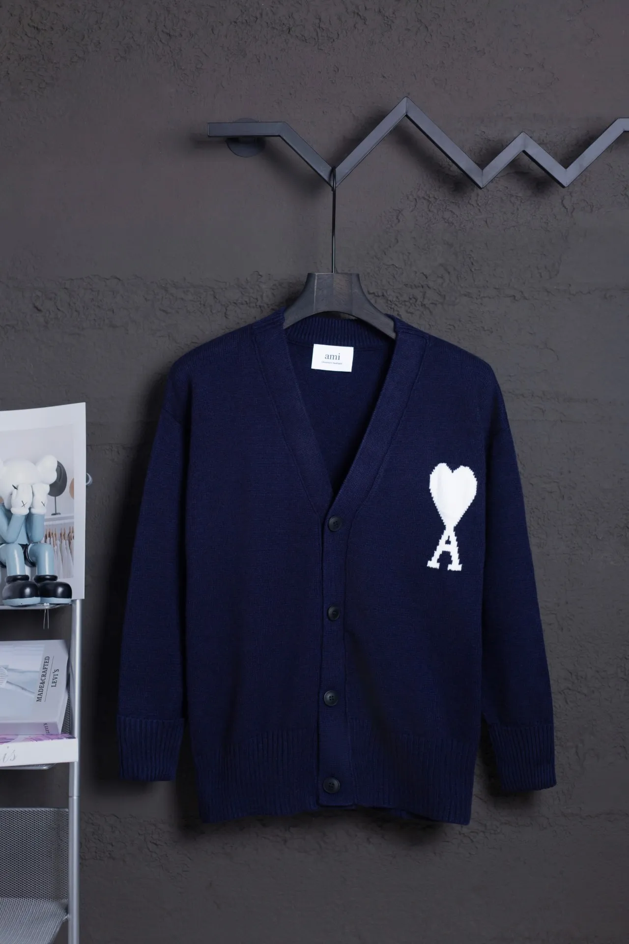 P186 Style No.: MQ802 AMI Classic Big Love Series Jacquard Cardigan Sweater Highest Version Supports Comparison Color: Royal Blue Size: S-XL
