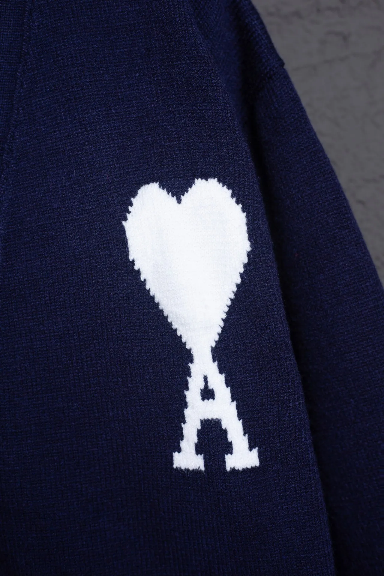 P186 Style No.: MQ802 AMI Classic Big Love Series Jacquard Cardigan Sweater Highest Version Supports Comparison Color: Royal Blue Size: S-XL