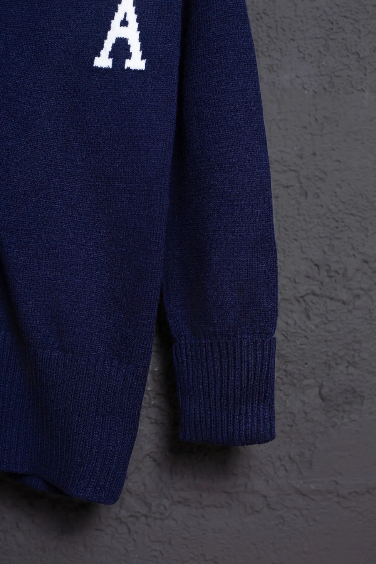 P186 Style No.: MQ802 AMI Classic Big Love Series Jacquard Cardigan Sweater Highest Version Supports Comparison Color: Royal Blue Size: S-XL
