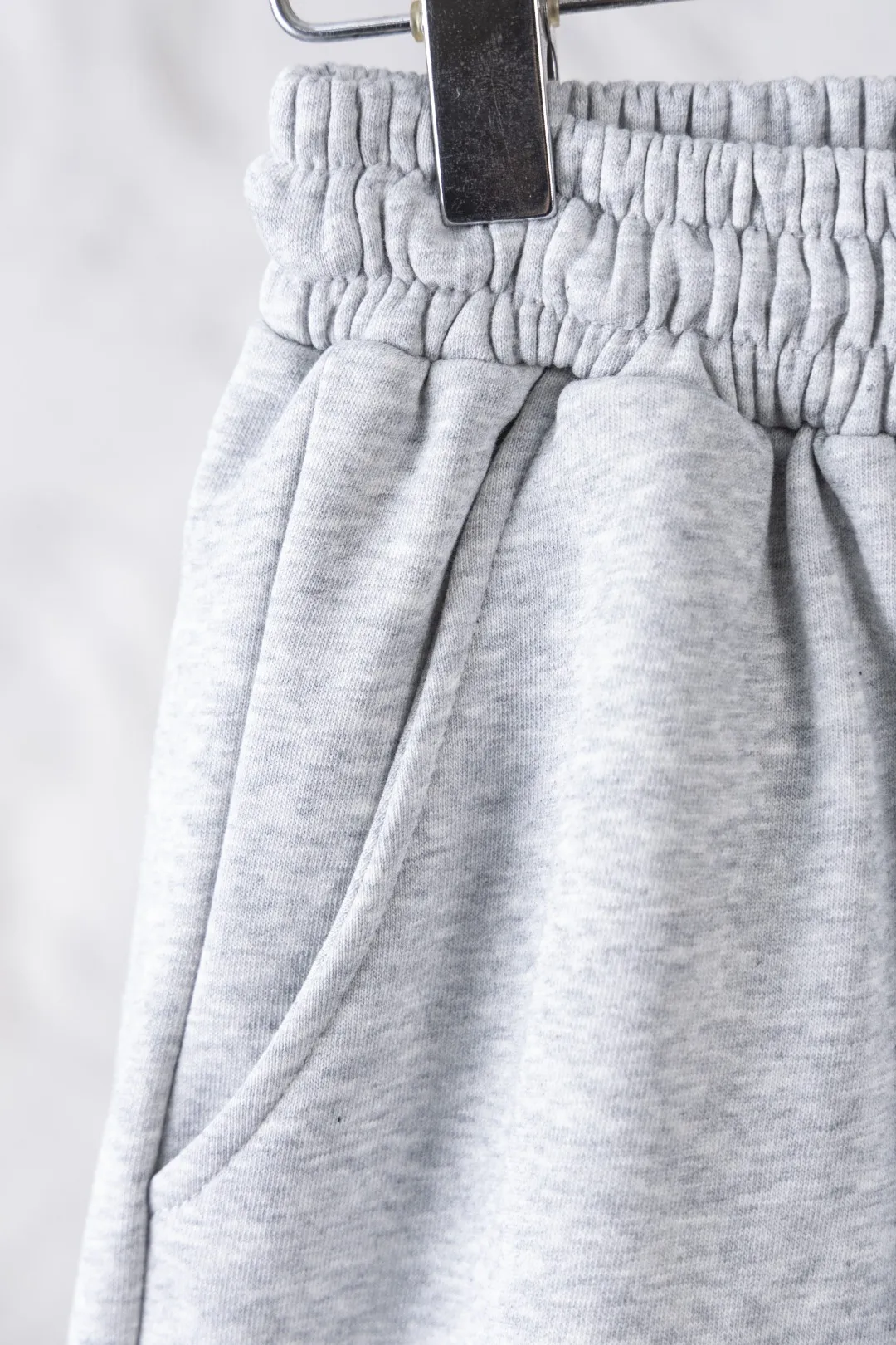 💰180 AMIRI new shorts, classic printed shorts, light luxury, a must-have item for daily commuting for men and women, correct version, welcome to compare, detailed features · Made of 360g Xinjiang cotton double yarn fish scale terry fabric · Elastic waistband · Double needle stitching and cross-stitch technology Color: black/grey Size: S M L XL XXL (please state your height and weight when placing an order)