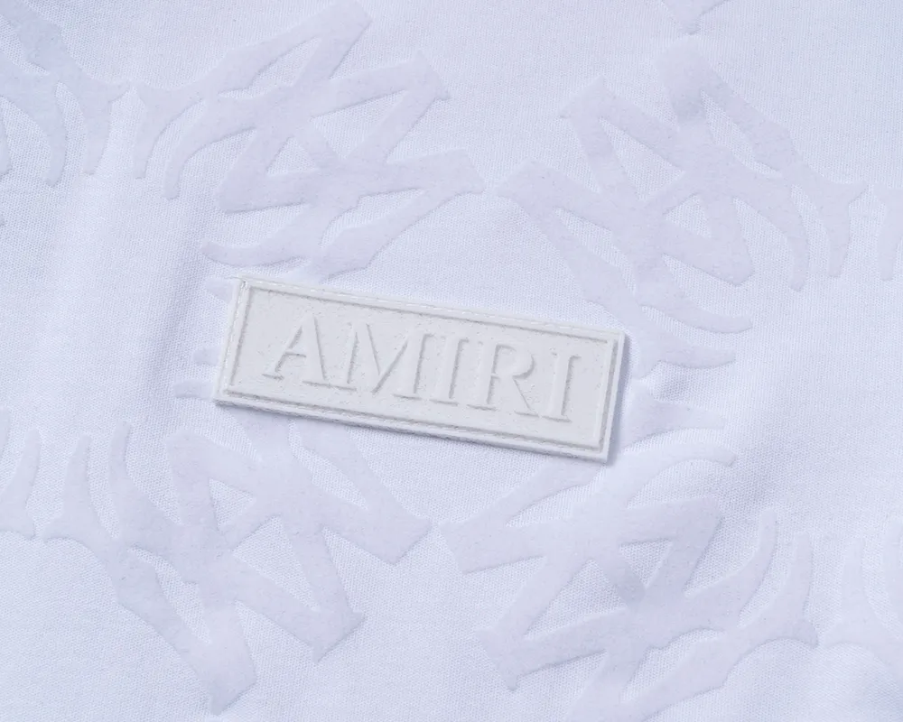 P130 Mili's 2026 spring and summer new men's round-neck short-sleeved T-shirt, all over the body with flocking printing technology, the style is fashionable and handsome, the fabric is comfortable, the workmanship is rigorous, and the wiring is neat. Good upper body effect·size M-3XL white