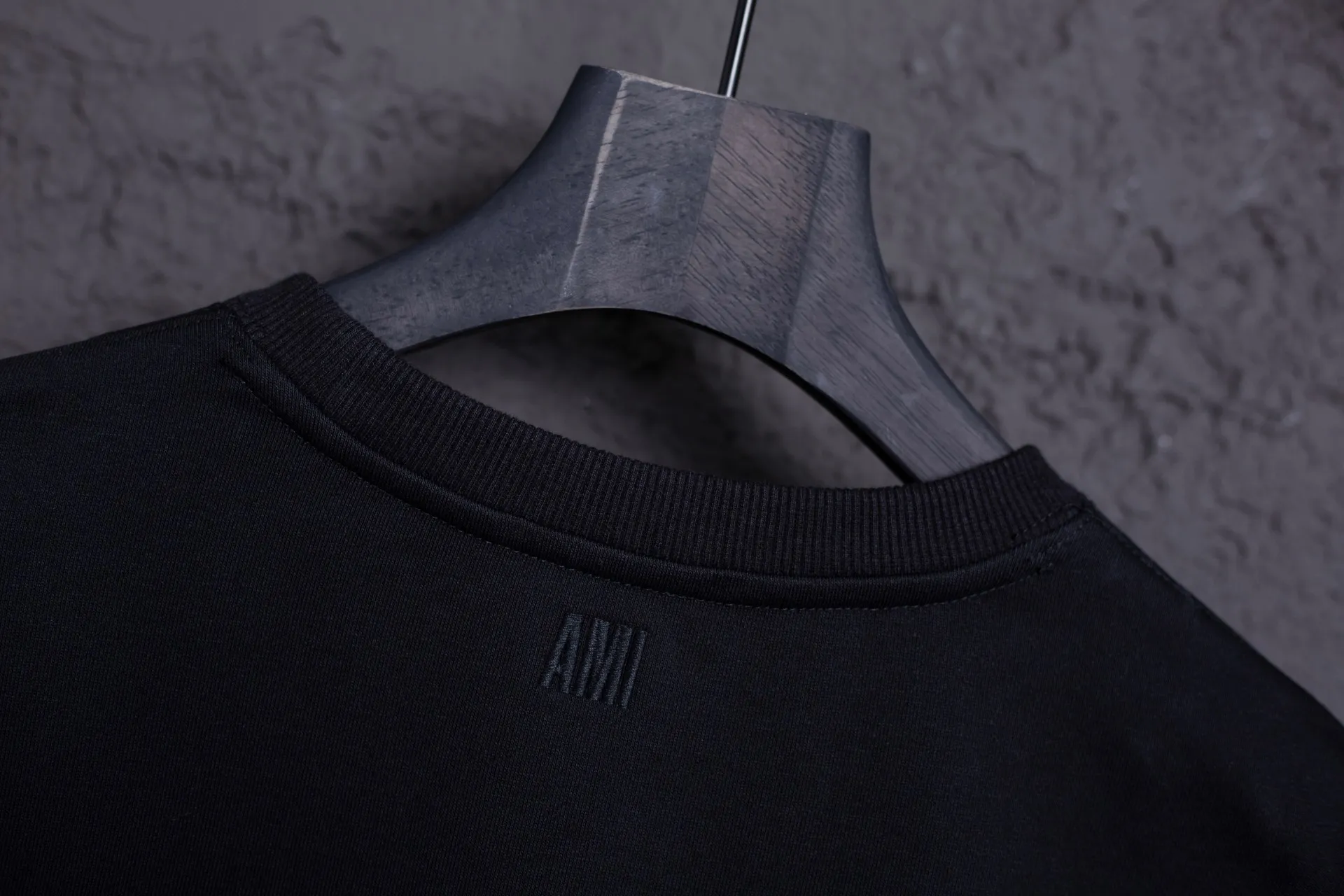 P146 AMI 25 autumn and winter new classic little love embroidered pullover sweatshirt, customized 360g pure cotton fabric, high version, new main wheat, washed wheat, same style for men and women, color: black, size: S-XL