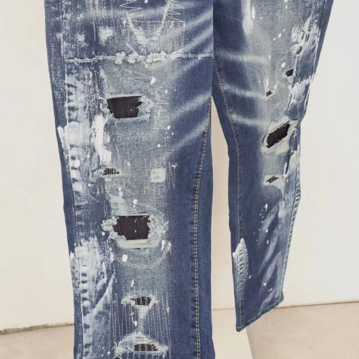 P196 Style No. Cc958 AMIRI MX1 high street splashed ink ripped jeans slim fit trousers FOG high street men's trend AMIRI In recent years, high street has become an increasingly frequent term in men's clothing. High street style has also become an important direction for everyone to match. Oversize is basically indispensable for high street related items. Color: Picture color Code number: m-2xl