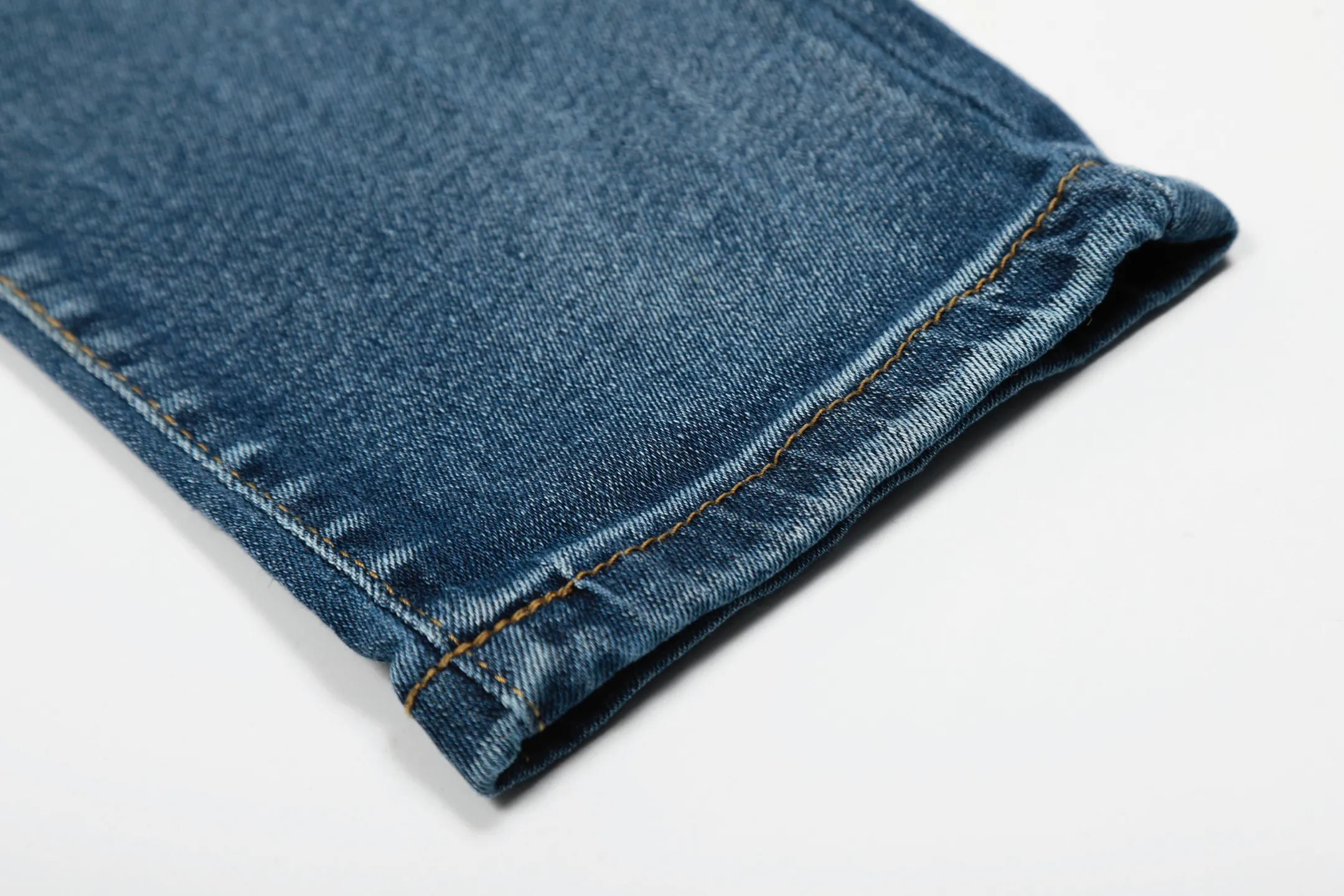 #M53 P168💰 AMIRI patch embroidery jeans trousers AMIRI high street basic ripped tight elastic jeans trousers amiri brand jeans break the production process and cutting of the original jeans, the fabrics are softer and more comfortable Hand-sewn collar label Customized logo buttons Genuine leather tag Color: Picture color Size: 30-32-34-36