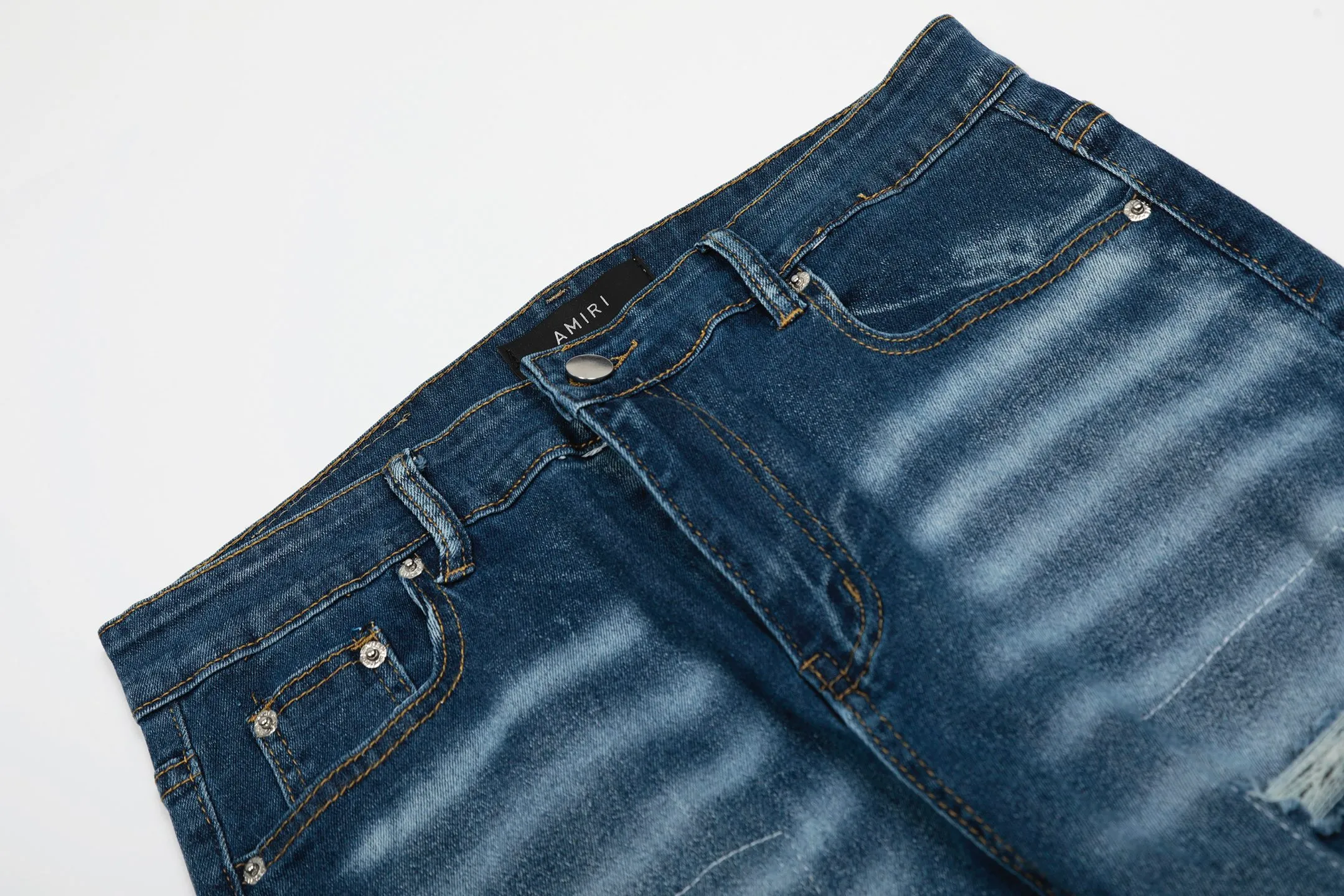#M53 P168💰 AMIRI patch embroidery jeans trousers AMIRI high street basic ripped tight elastic jeans trousers amiri brand jeans break the production process and cutting of the original jeans, the fabrics are softer and more comfortable Hand-sewn collar label Customized logo buttons Genuine leather tag Color: Picture color Size: 30-32-34-36