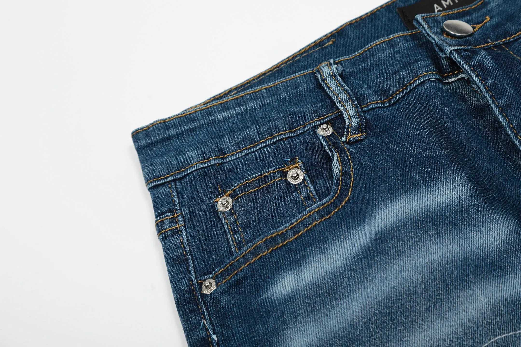 #M53 P168💰 AMIRI patch embroidery jeans trousers AMIRI high street basic ripped tight elastic jeans trousers amiri brand jeans break the production process and cutting of the original jeans, the fabrics are softer and more comfortable Hand-sewn collar label Customized logo buttons Genuine leather tag Color: Picture color Size: 30-32-34-36