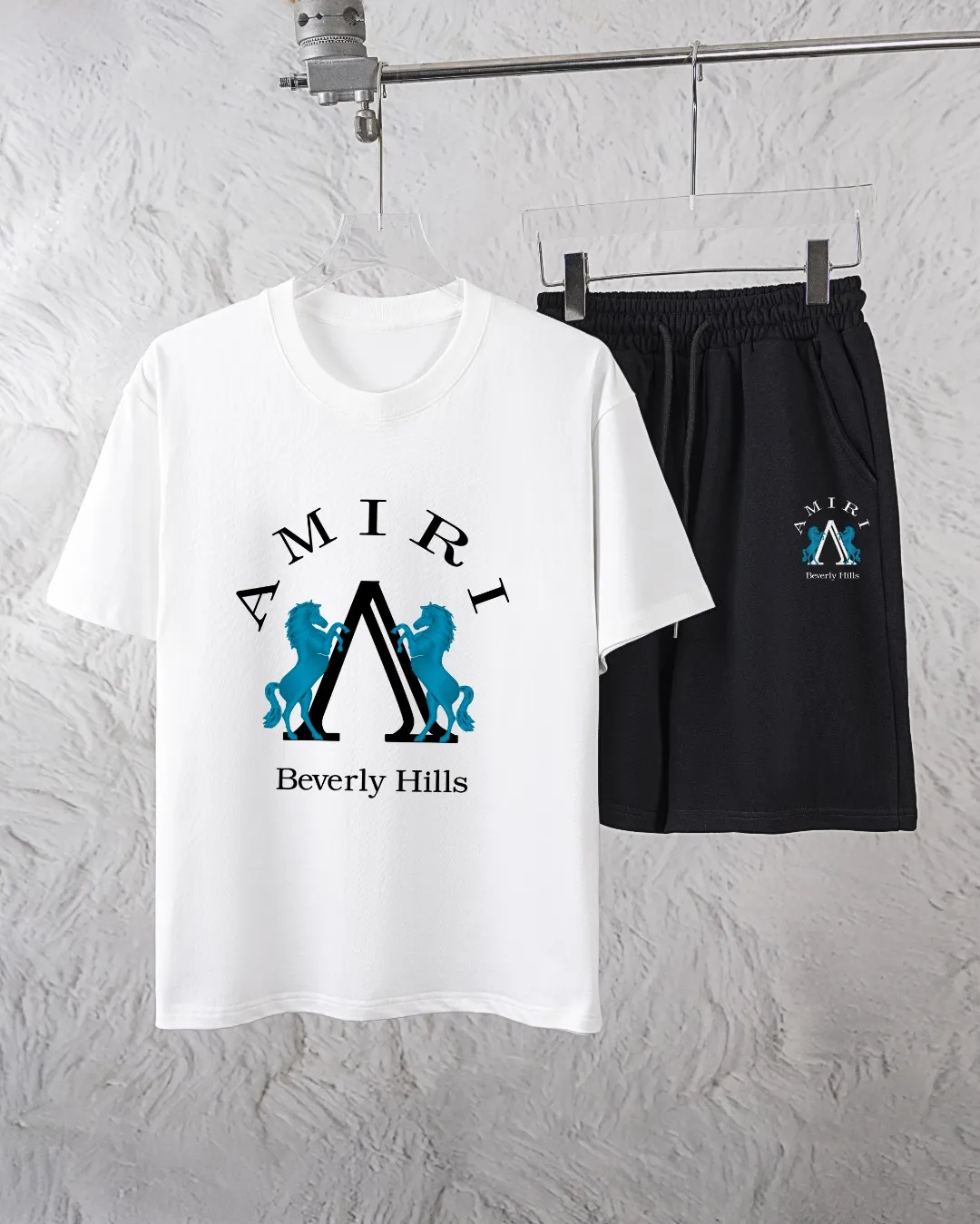 P280 AMIRI exclusively provides new trendy men’s fashionable round neck short-sleeved shorts suits, trendy and fashionable casual short-sleeved suits! It has high breathability and comfort, impeccable details, and brand element design concept, reflecting high quality. It presents a casual cut and the upper body shape is great! Material: 260g double yarn pure cotton short sleeves + 360g pure cotton terry shorts Size: S-XXL 🔥 (please state your height and weight when placing an order)