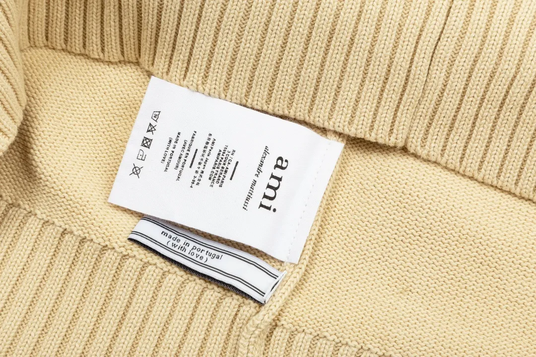 A8152# Ami Paris 2024 Autumn and Winter New Arrival Micro Label Same Color Classic Small Love V-Neck Cardigan Wool Cotton Sweater Lazy Style Unisex Oversize Version Color: Black Green Apricot Code Number: S-XL