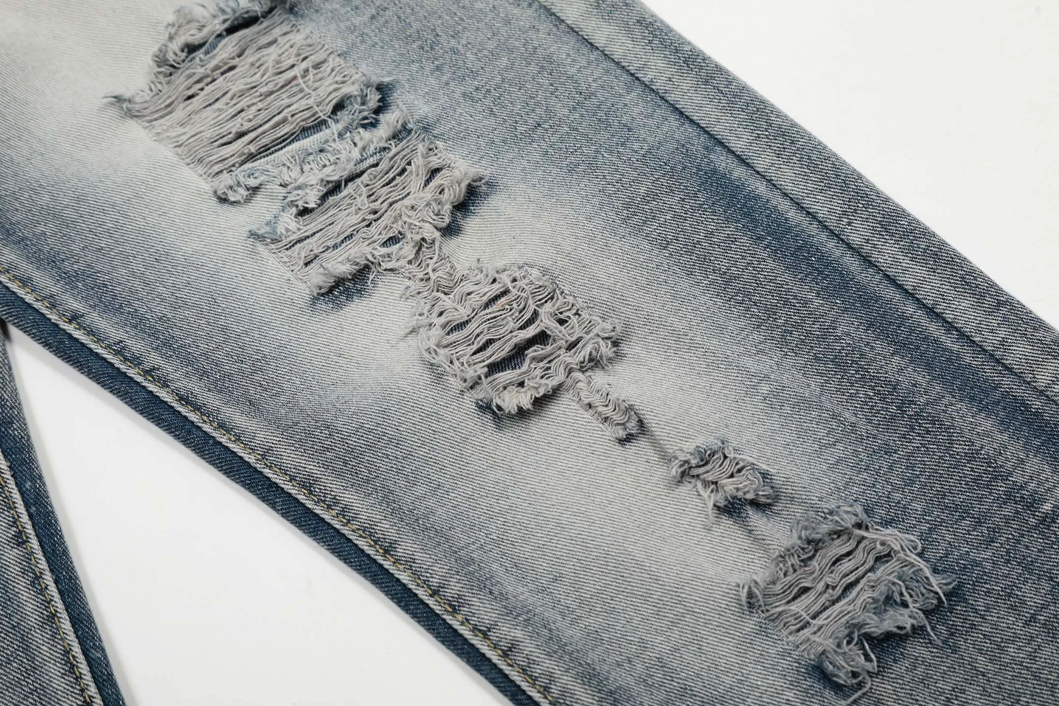 #M14 P168💰 Heavyweight AMIRI 24ss embroidery wings high street jeans slim fit stretch washed knife cut hole trousers FOG high street men's trend AMIRI amiri is transliterated as Emil, which is the name of the founder. Mike Amiri, the founder of amiri, grew up in Los Angeles, USA, and was influenced by local street culture and Punk Rock since he was a child. Due to his influence, he founded the amiri brand named after himself. A variety of trendy clothing meets the needs of different fashion players. Amiri clothing has novel and unique styles and is a well-known street brand in the United States. The styles and styles of many clothes are loved by many street photographers. The various clothing styles meet the dressing needs of different people, show their unique temperament, and show the trend of dressing. amiri's jeans are relatively famous. Not only do they have many styles, but the quality of the jeans is also very good. Many celebrities have also worn amiri brand jeans. Color: Picture color Size: 30-32-34-36