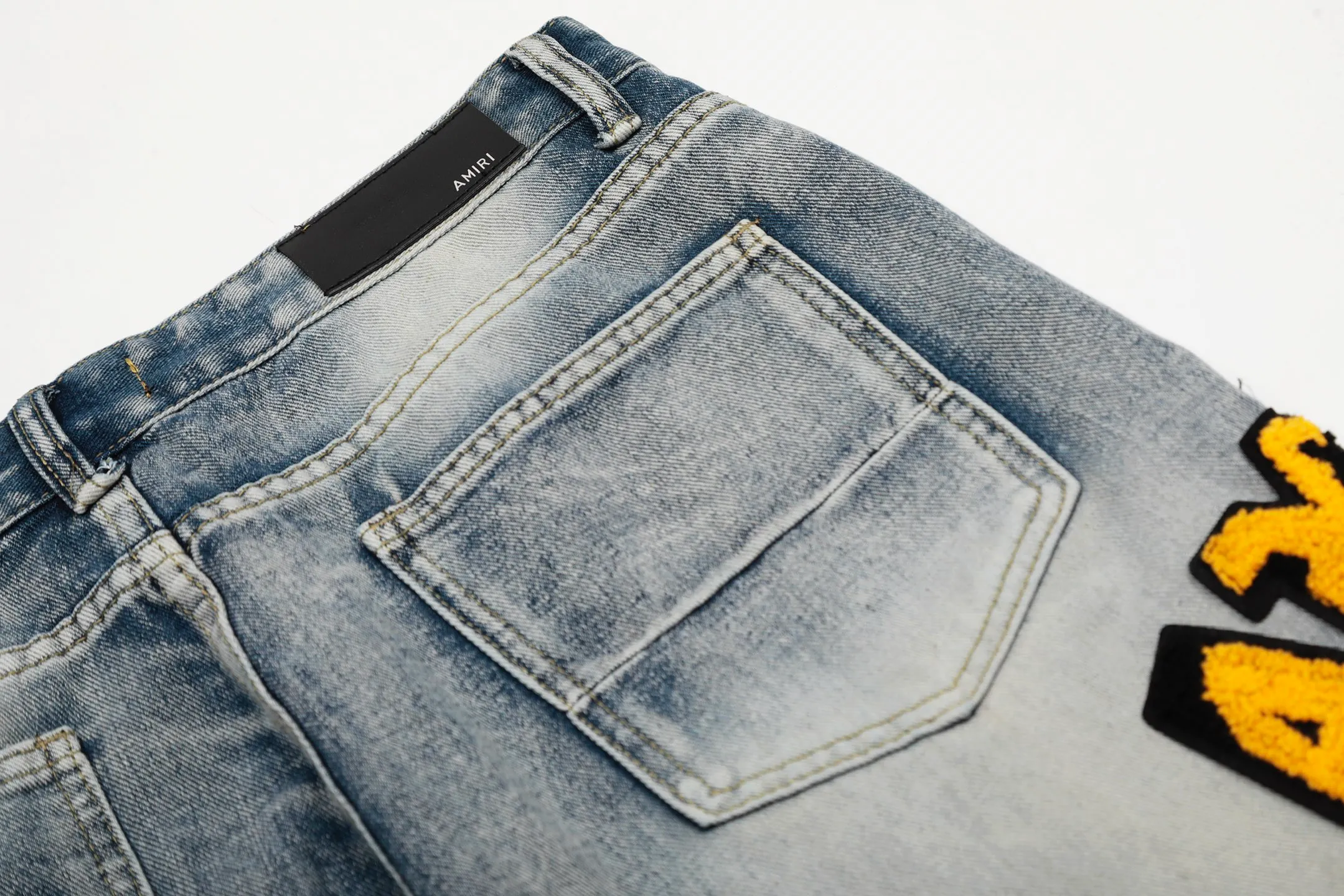 #M14 P168💰 Heavyweight AMIRI 24ss embroidery wings high street jeans slim fit stretch washed knife cut hole trousers FOG high street men's trend AMIRI amiri is transliterated as Emil, which is the name of the founder. Mike Amiri, the founder of amiri, grew up in Los Angeles, USA, and was influenced by local street culture and Punk Rock since he was a child. Due to his influence, he founded the amiri brand named after himself. A variety of trendy clothing meets the needs of different fashion players. Amiri clothing has novel and unique styles and is a well-known street brand in the United States. The styles and styles of many clothes are loved by many street photographers. The various clothing styles meet the dressing needs of different people, show their unique temperament, and show the trend of dressing. amiri's jeans are relatively famous. Not only do they have many styles, but the quality of the jeans is also very good. Many celebrities have also worn amiri brand jeans. Color: Picture color Size: 30-32-34-36