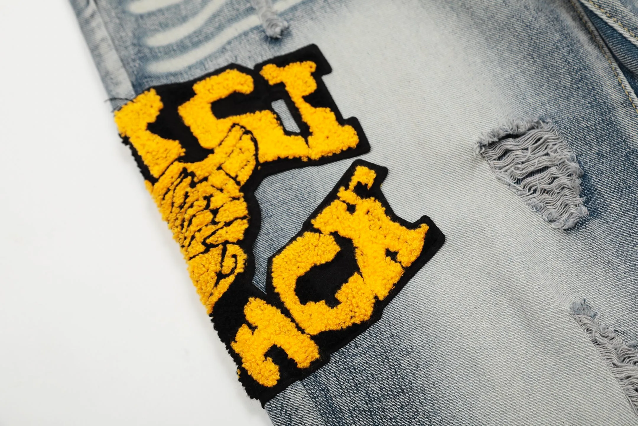 #M14 P168💰 Heavyweight AMIRI 24ss embroidery wings high street jeans slim fit stretch washed knife cut hole trousers FOG high street men's trend AMIRI amiri is transliterated as Emil, which is the name of the founder. Mike Amiri, the founder of amiri, grew up in Los Angeles, USA, and was influenced by local street culture and Punk Rock since he was a child. Due to his influence, he founded the amiri brand named after himself. A variety of trendy clothing meets the needs of different fashion players. Amiri clothing has novel and unique styles and is a well-known street brand in the United States. The styles and styles of many clothes are loved by many street photographers. The various clothing styles meet the dressing needs of different people, show their unique temperament, and show the trend of dressing. amiri's jeans are relatively famous. Not only do they have many styles, but the quality of the jeans is also very good. Many celebrities have also worn amiri brand jeans. Color: Picture color Size: 30-32-34-36