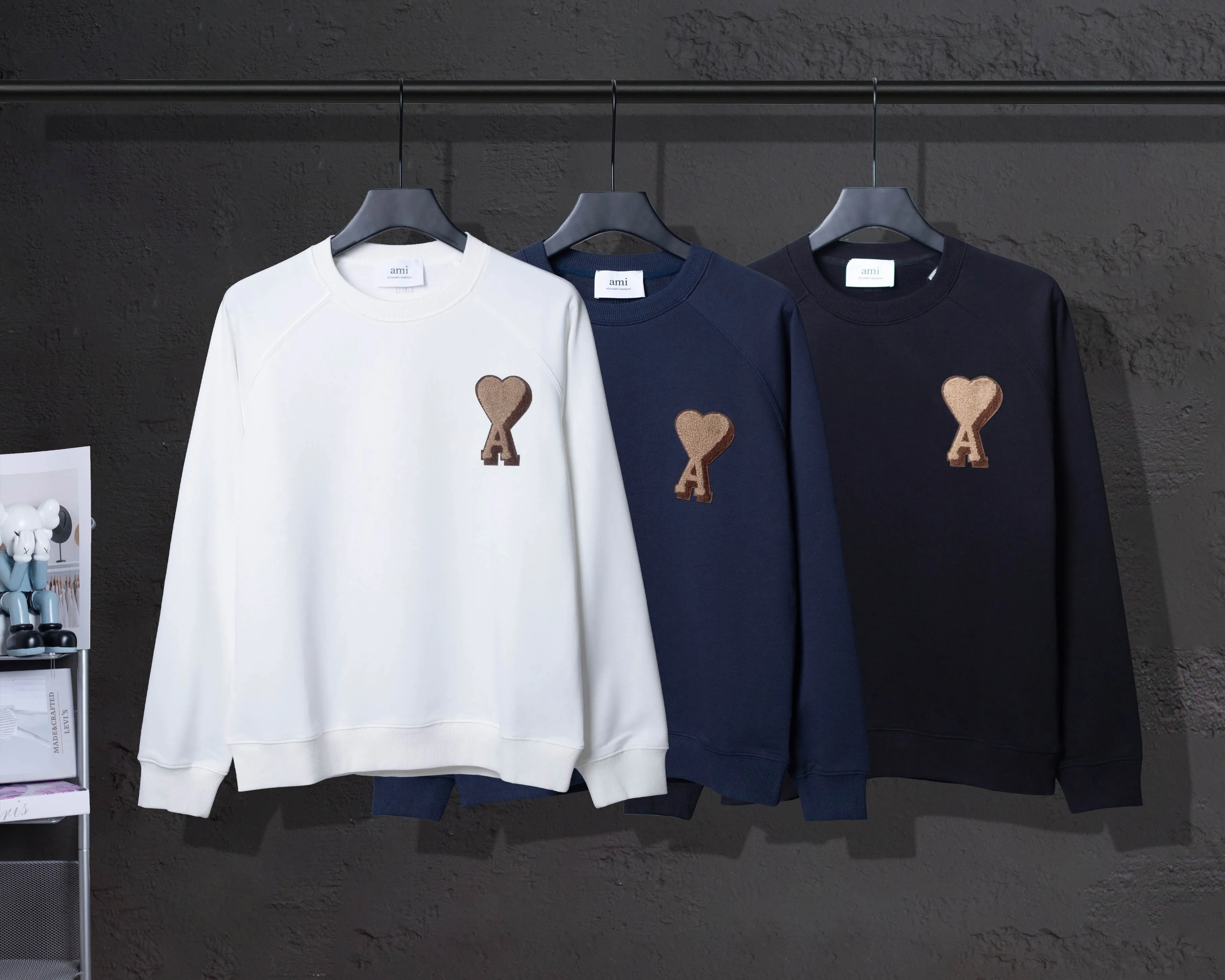 P146 AMI 25 autumn and winter new towel embroidered big heart towel embroidered raglan round neck sweatshirt, customized 360g pure cotton fabric, high version, new main wheat, washed wheat, same style for men and women, color: black, white, royal blue, size: S-XL