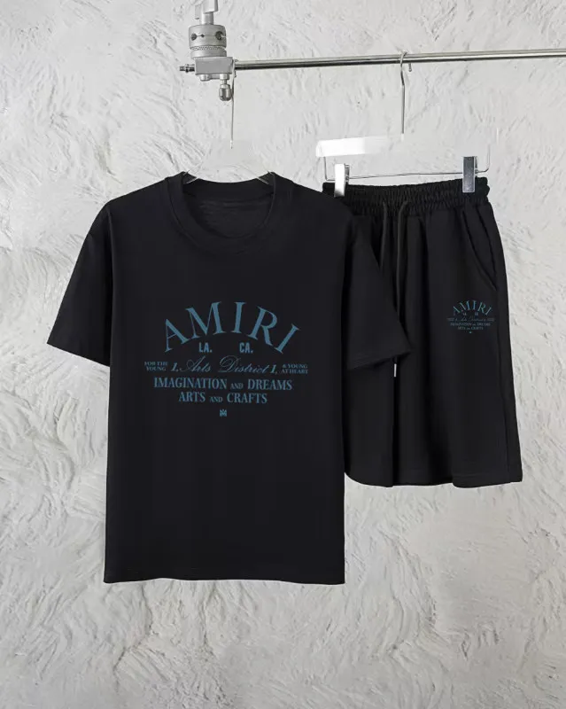 P280 AMIRI exclusively provides new trendy men’s fashionable round neck short-sleeved shorts suits, trendy and fashionable casual short-sleeved suits! It has high breathability and comfort, impeccable details, and brand element design concept, reflecting high quality. It presents a casual cut and the upper body shape is great! Material: 250g Xinjiang long-staple cotton short sleeves + 360g pure cotton terry shorts Size: S M L Due to manual measurement, there is a deviation of about 1-3CM in size.