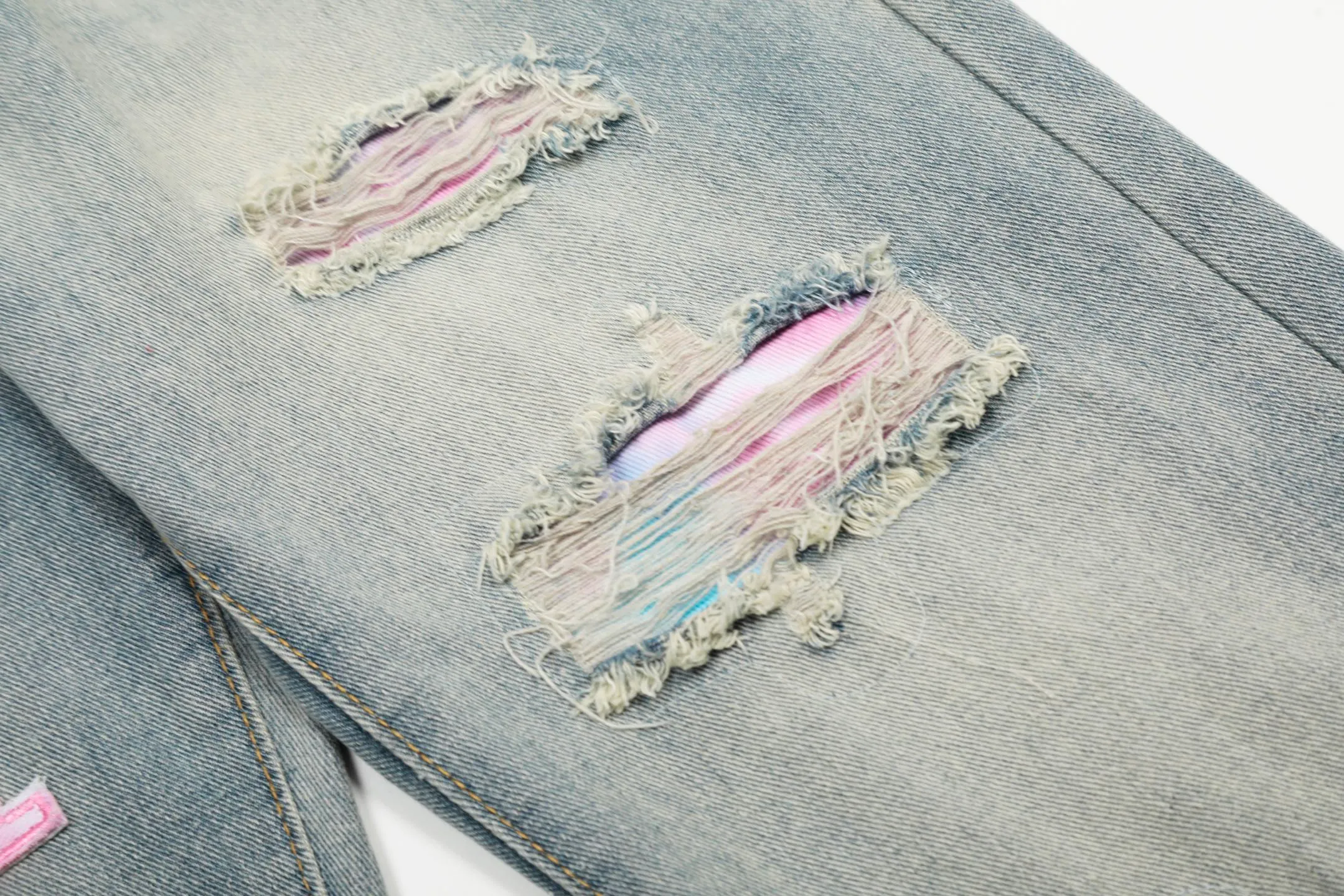 #M33 P168💰 Amiri classic embroidered patched leather ripped letter jeans, slim fit jeans, produced by a major washed factory, full of high-end feel, partially destroyed knee design with patchwork leather design, has been used as a facade design, leather waist nameplate, the focus of this style is not on the washing, but on the destroyed shape and version. The secret lies in the craftsmanship of the master. The cost of post-processing, grinding, cutting, etc. is far beyond the cost of assembly line products. Color: Picture color Size: 30-32-34-36
