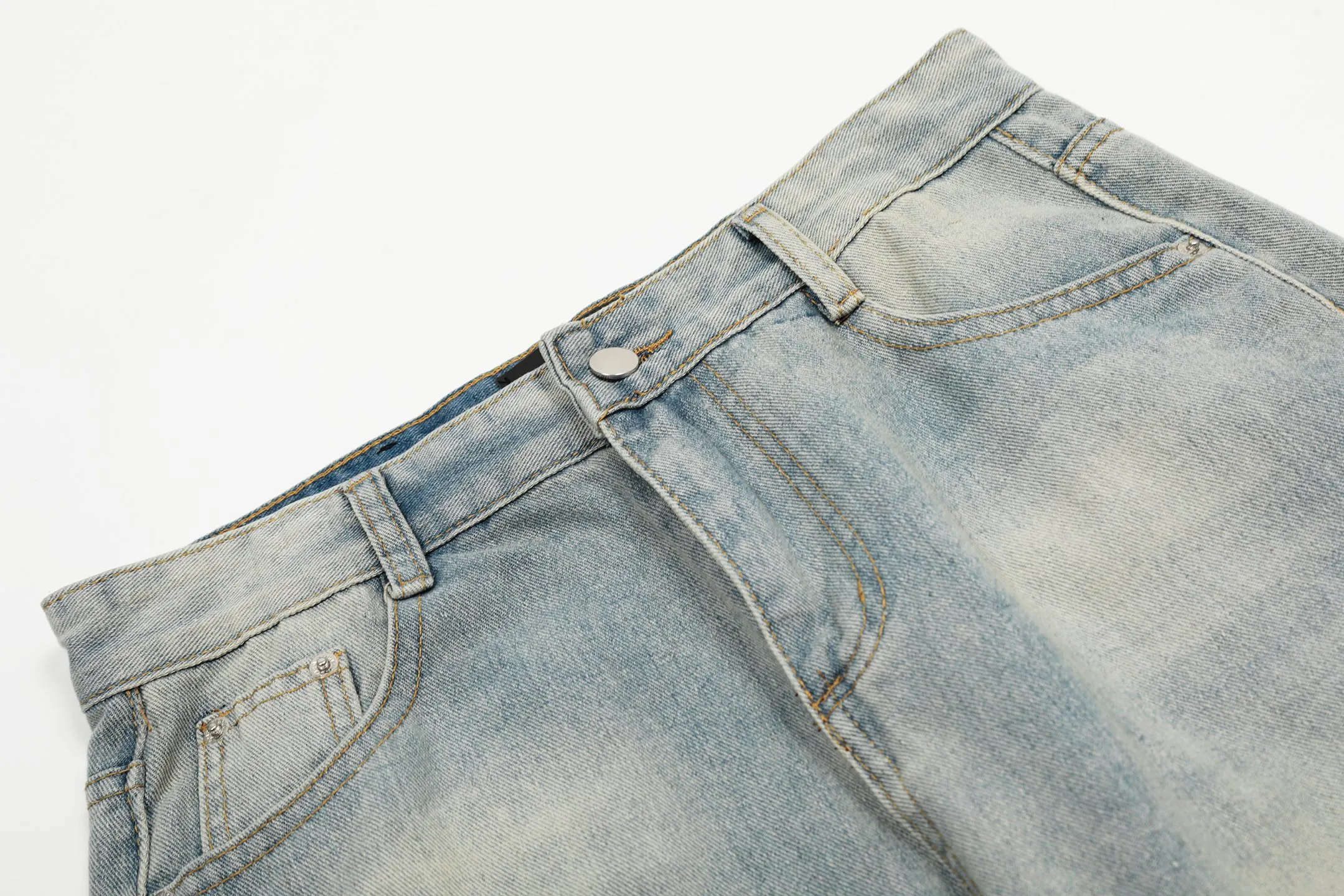 #M33 P168💰 Amiri classic embroidered patched leather ripped letter jeans, slim fit jeans, produced by a major washed factory, full of high-end feel, partially destroyed knee design with patchwork leather design, has been used as a facade design, leather waist nameplate, the focus of this style is not on the washing, but on the destroyed shape and version. The secret lies in the craftsmanship of the master. The cost of post-processing, grinding, cutting, etc. is far beyond the cost of assembly line products. Color: Picture color Size: 30-32-34-36