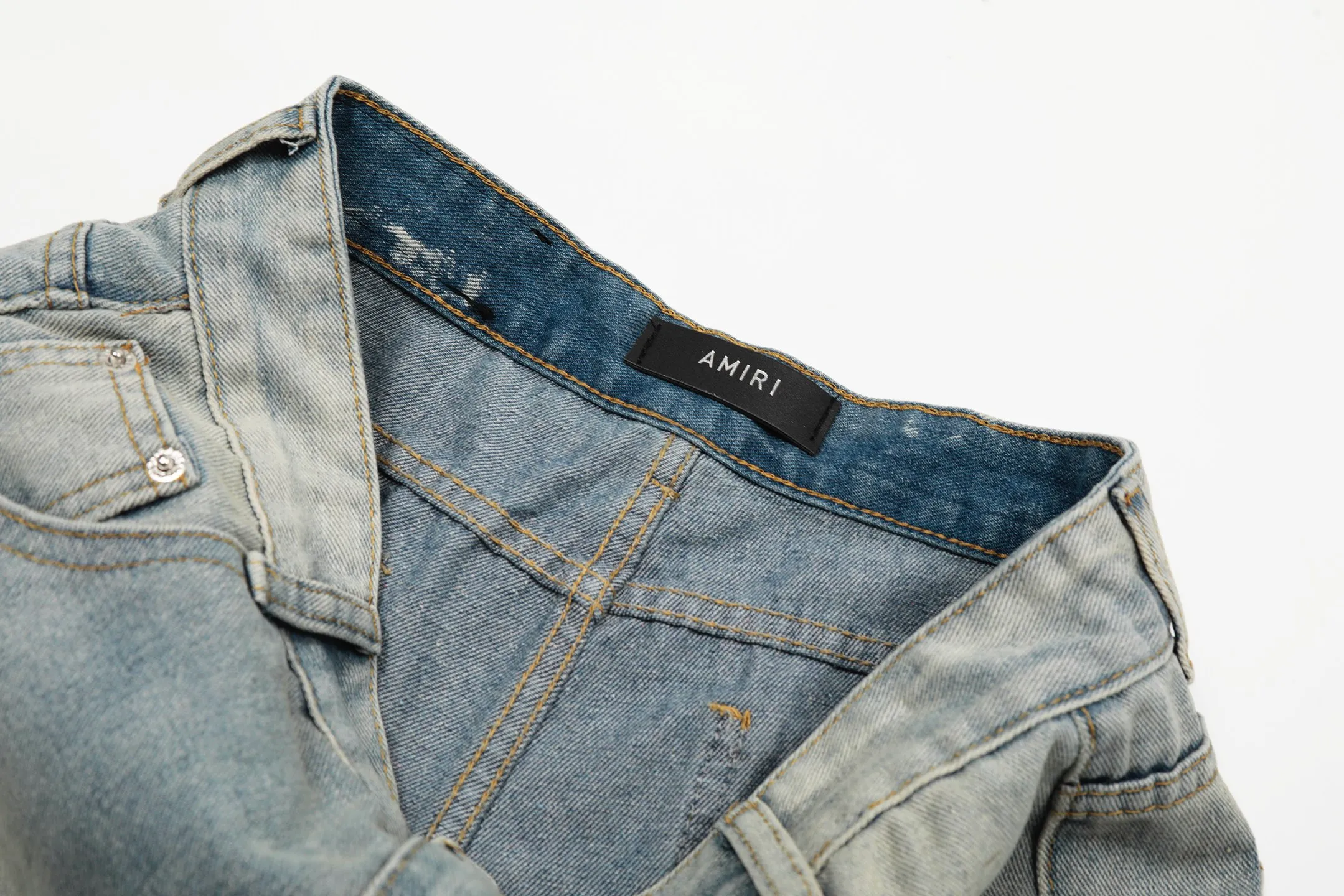 #M33 P168💰 Amiri classic embroidered patched leather ripped letter jeans, slim fit jeans, produced by a major washed factory, full of high-end feel, partially destroyed knee design with patchwork leather design, has been used as a facade design, leather waist nameplate, the focus of this style is not on the washing, but on the destroyed shape and version. The secret lies in the craftsmanship of the master. The cost of post-processing, grinding, cutting, etc. is far beyond the cost of assembly line products. Color: Picture color Size: 30-32-34-36