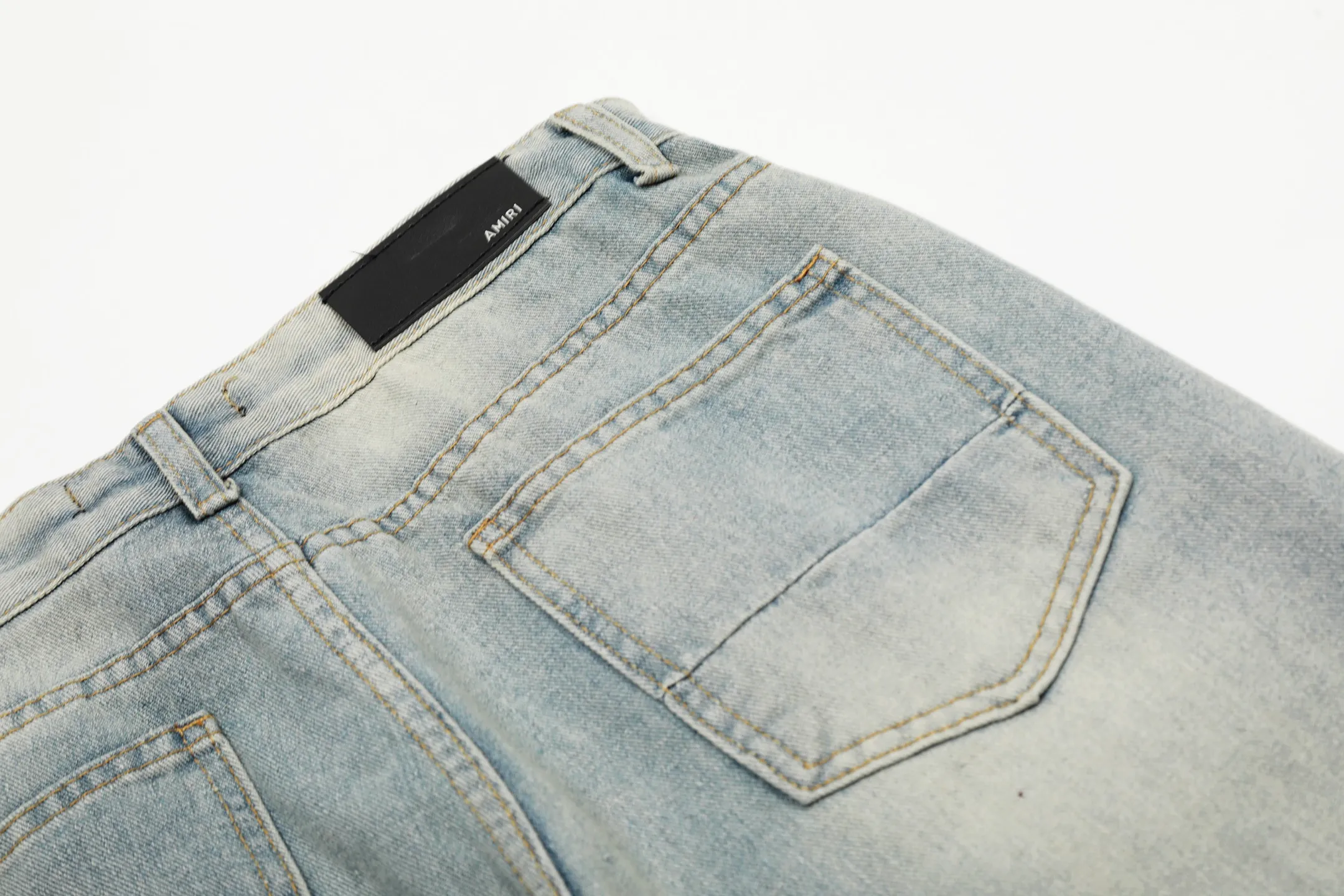 #M33 P168💰 Amiri classic embroidered patched leather ripped letter jeans, slim fit jeans, produced by a major washed factory, full of high-end feel, partially destroyed knee design with patchwork leather design, has been used as a facade design, leather waist nameplate, the focus of this style is not on the washing, but on the destroyed shape and version. The secret lies in the craftsmanship of the master. The cost of post-processing, grinding, cutting, etc. is far beyond the cost of assembly line products. Color: Picture color Size: 30-32-34-36